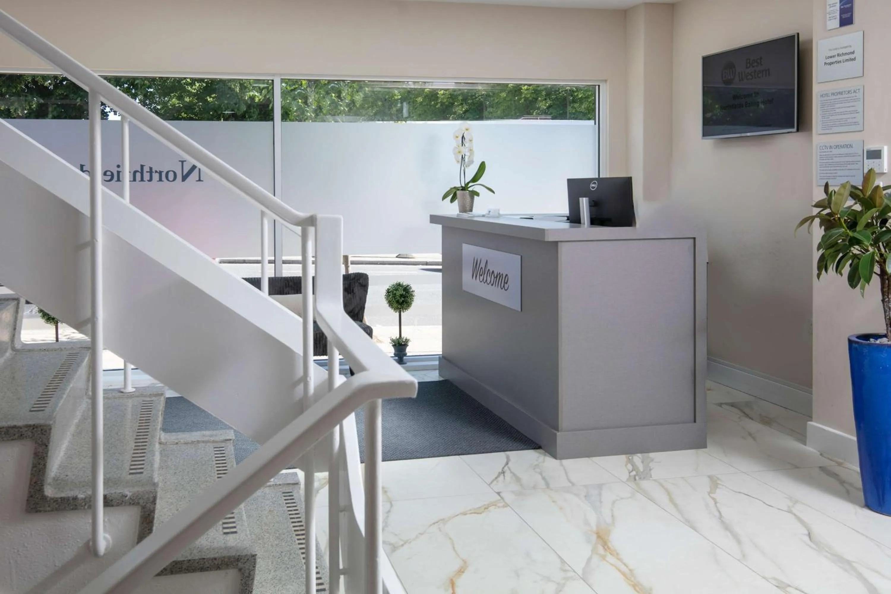 Lobby or reception in Best Western Northfields Ealing Hotel