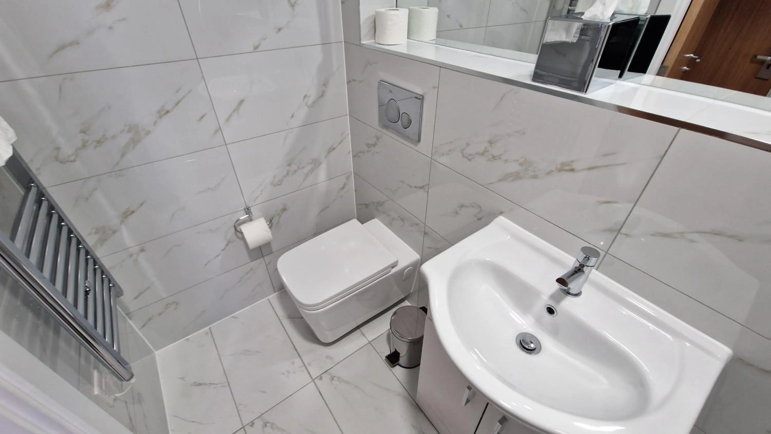 Bathroom in Best Western Northfields Ealing Hotel