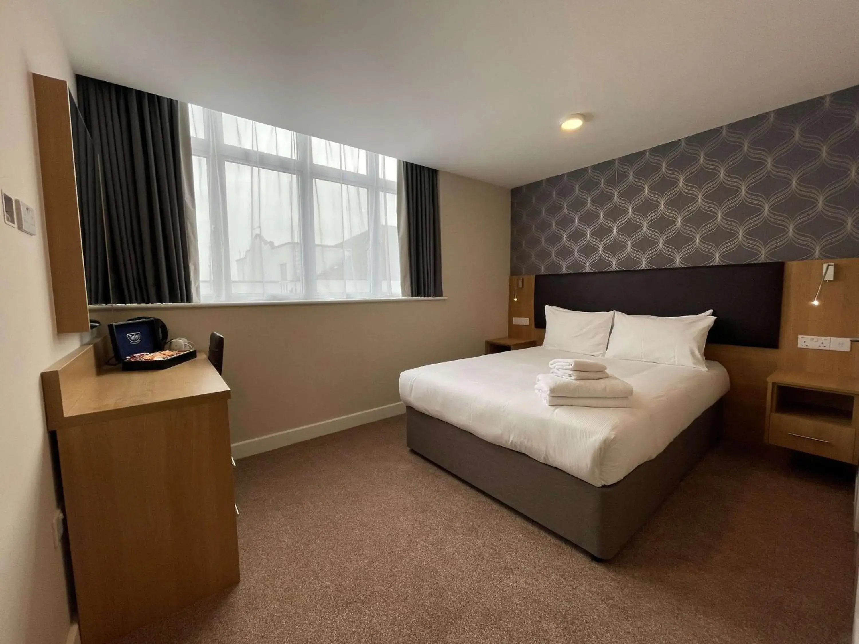 Standard Queen Room in Best Western Northfields Ealing Hotel Standard Queen Room in Best Western Northfields Ealing Hotel