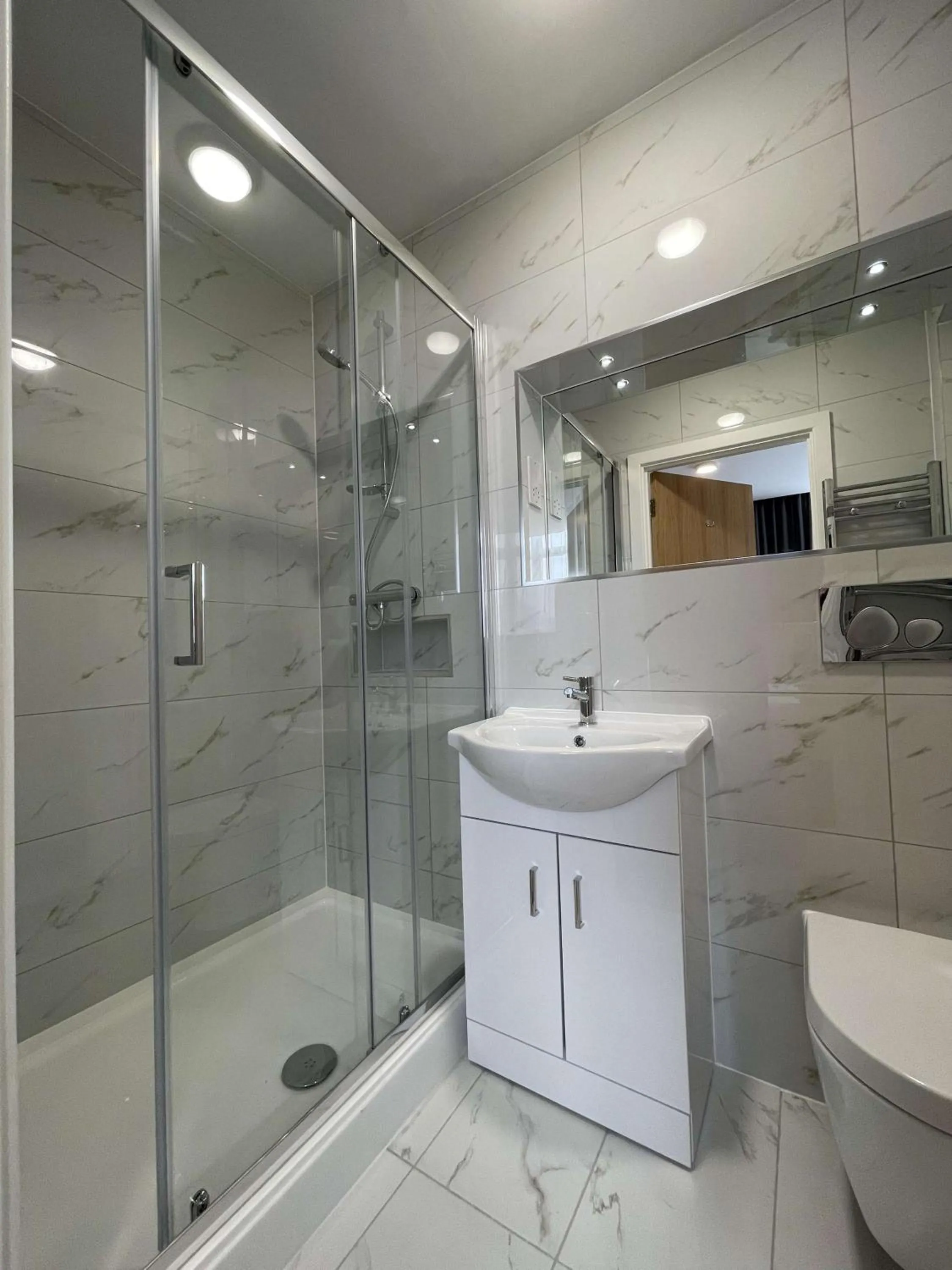 Bathroom in Best Western Northfields Ealing Hotel