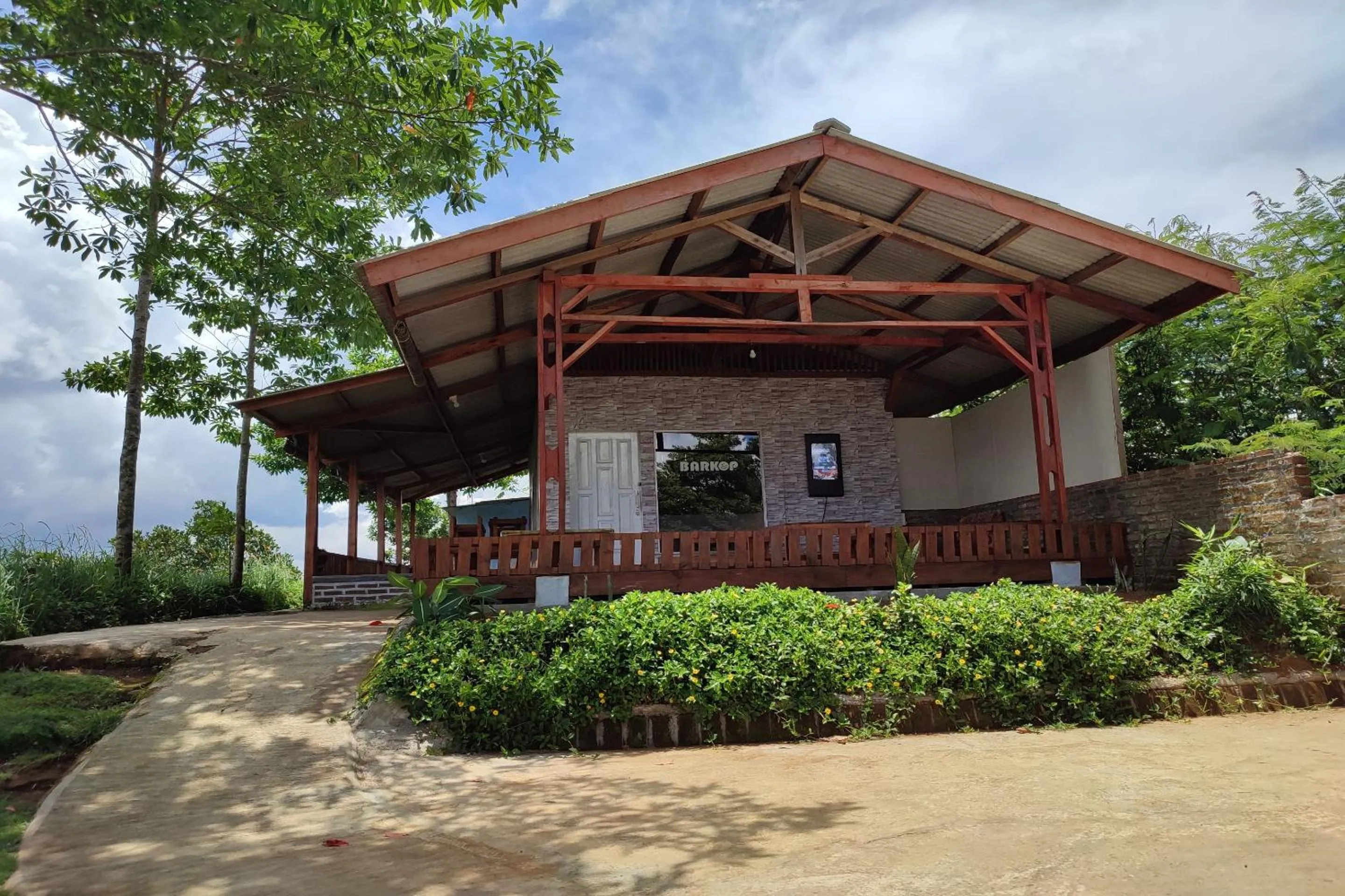 Facade/entrance in Hotel O Desa Wisata TarajuNearGunung Panggung