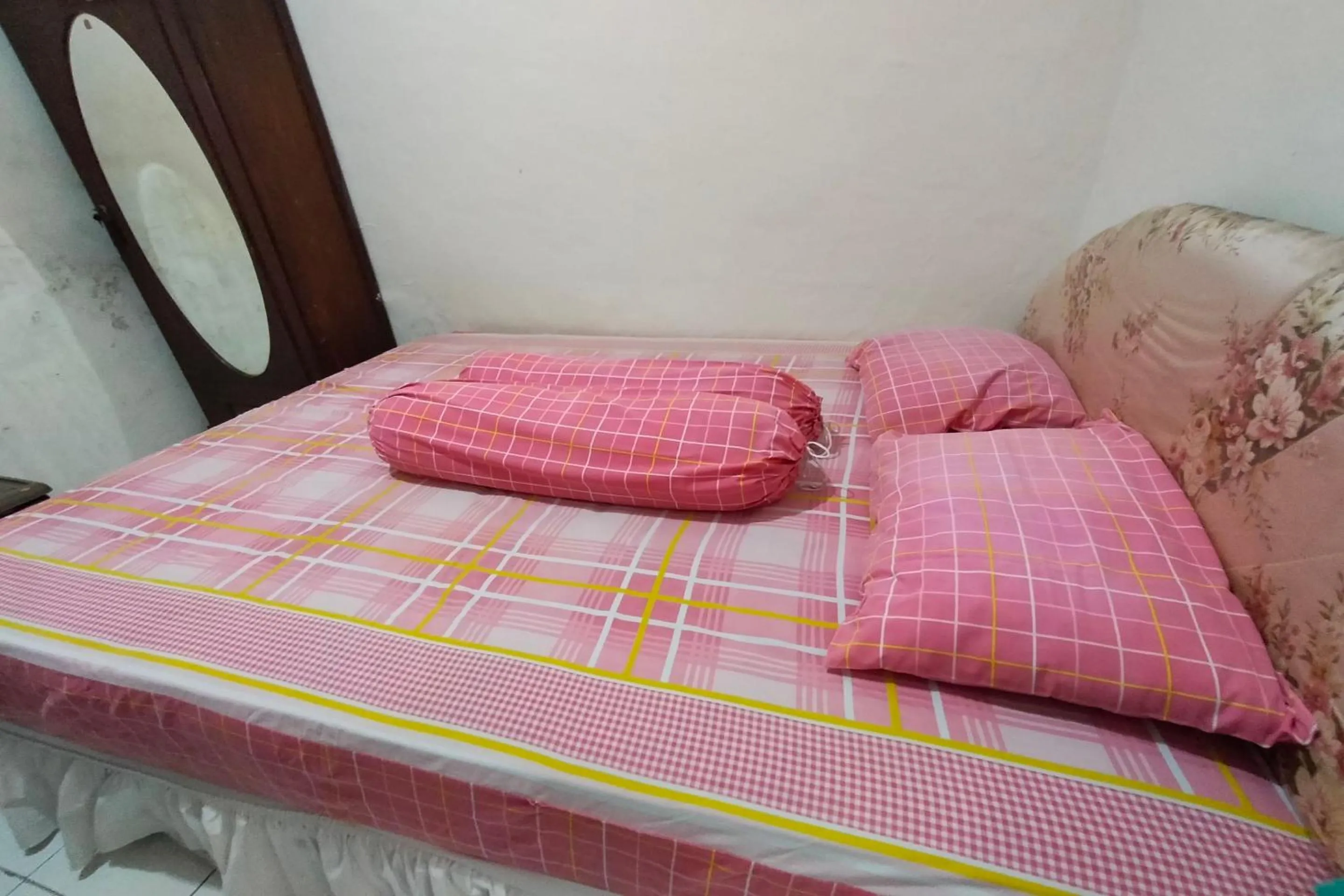 Bedroom, Bed in Hotel O Desa Wisata TarajuNearGunung Panggung