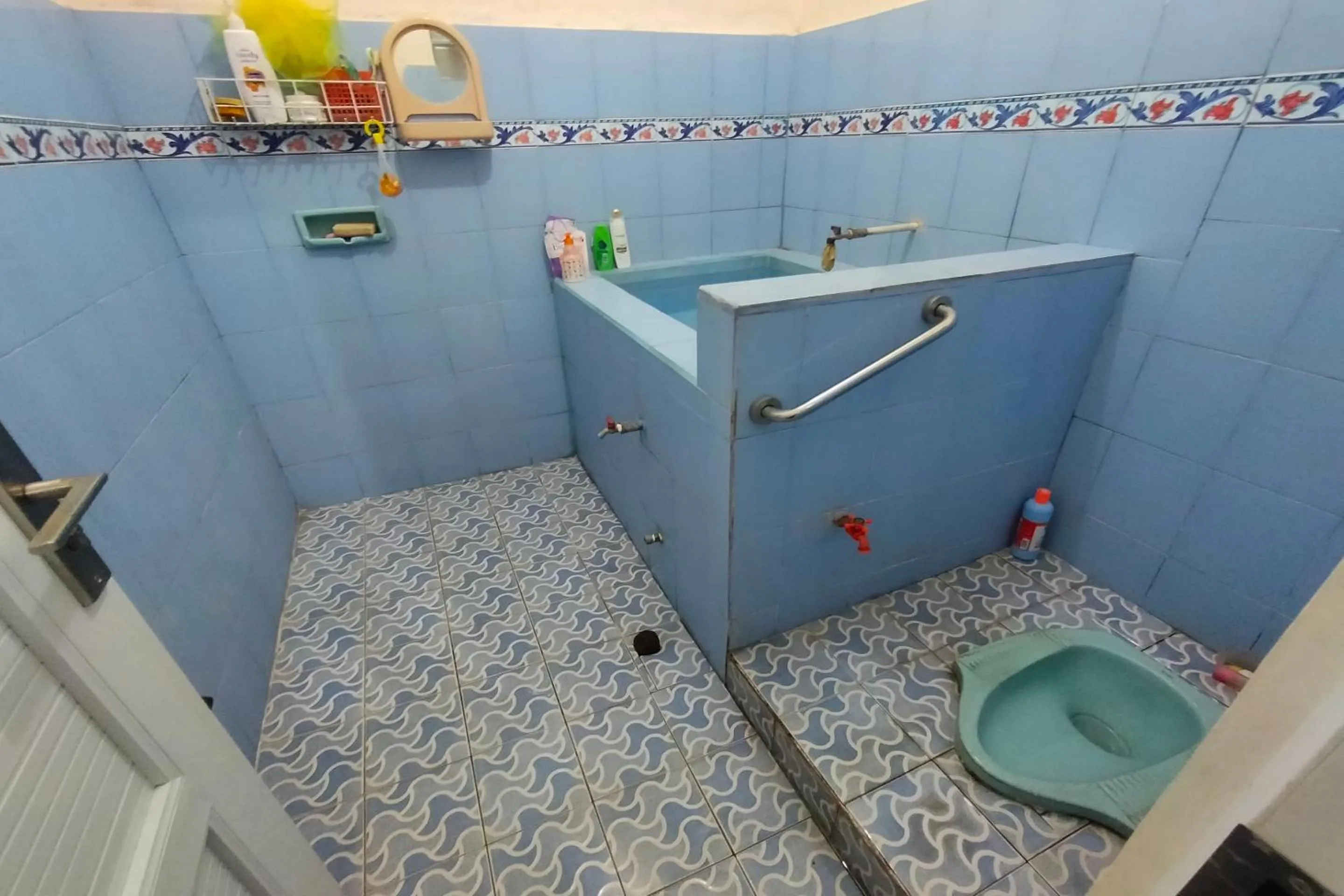 Bathroom in Hotel O Desa Wisata TarajuNearGunung Panggung