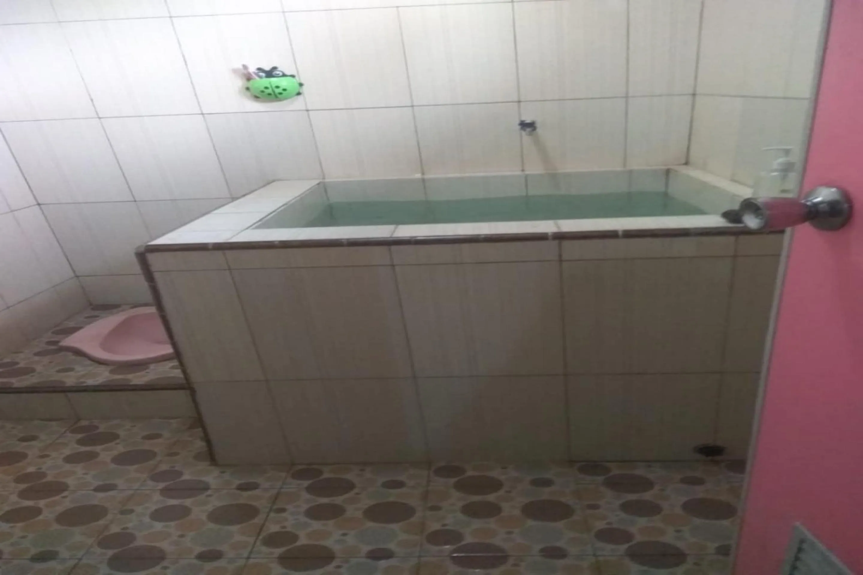 Bathroom in Hotel O Desa Wisata TarajuNearGunung Panggung