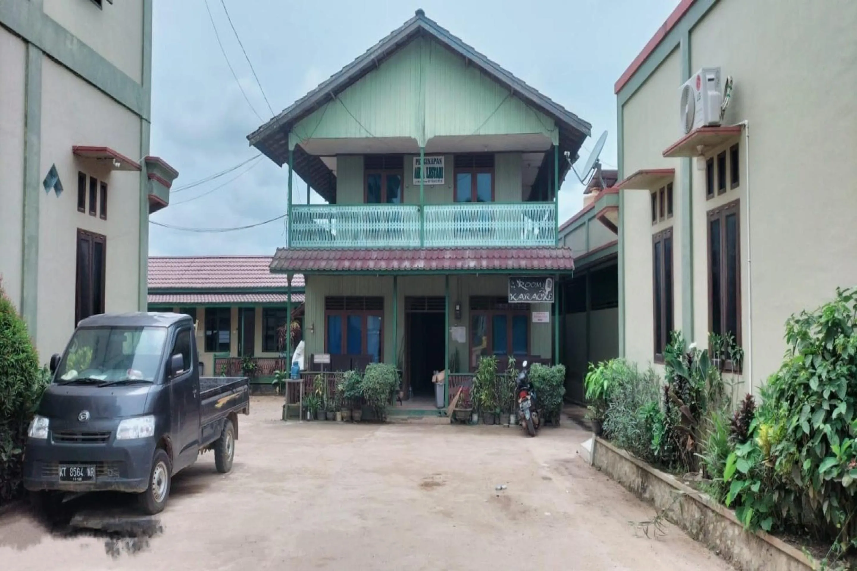 Property building in Hotel O Aida Lestari