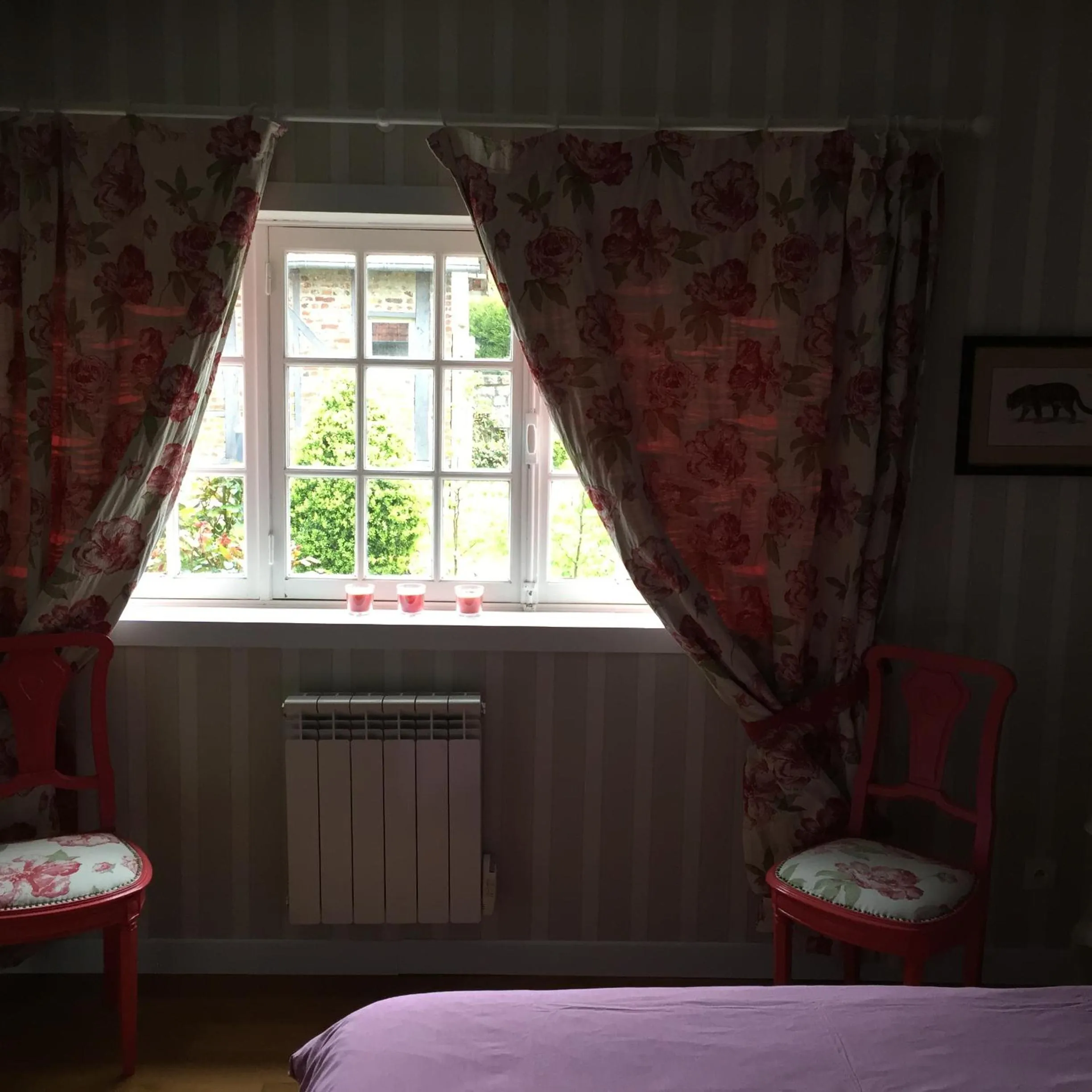 Bedroom, Bed in Chambres d'hôtes L'Aubaine avec jacuzzi