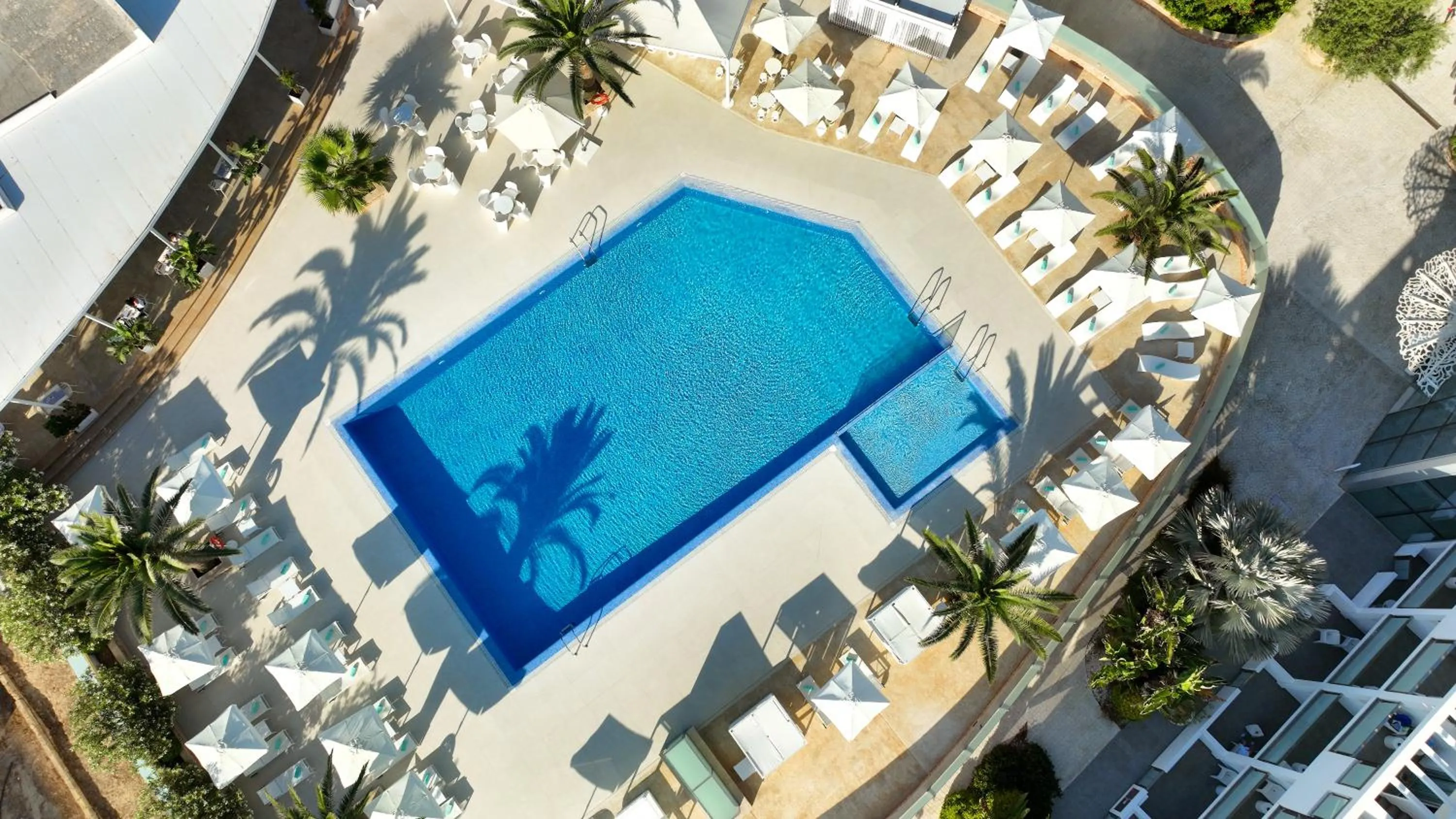 Swimming pool in Blanco Hotel Formentera