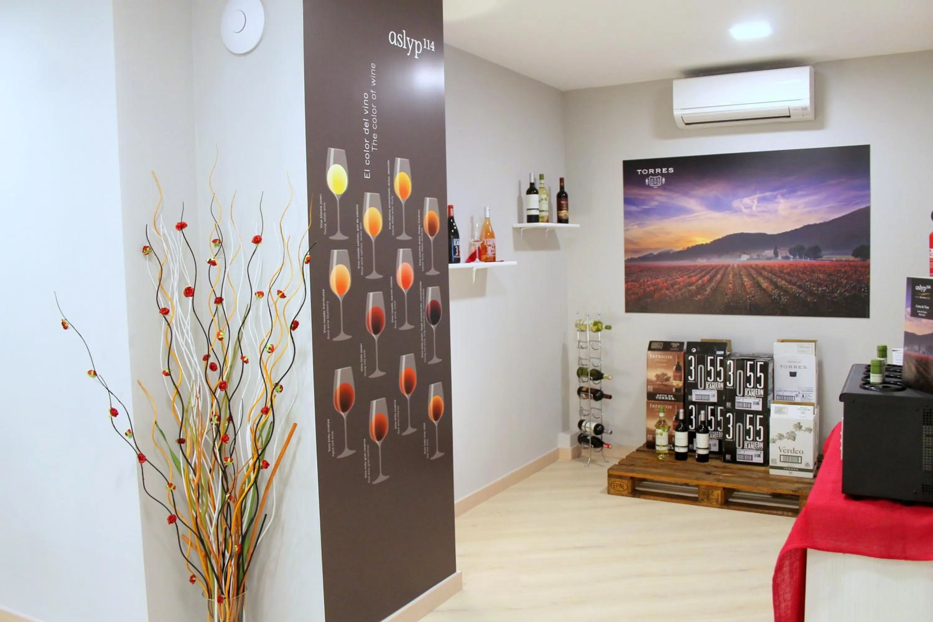 On-site shops in Hostal Aslyp 114