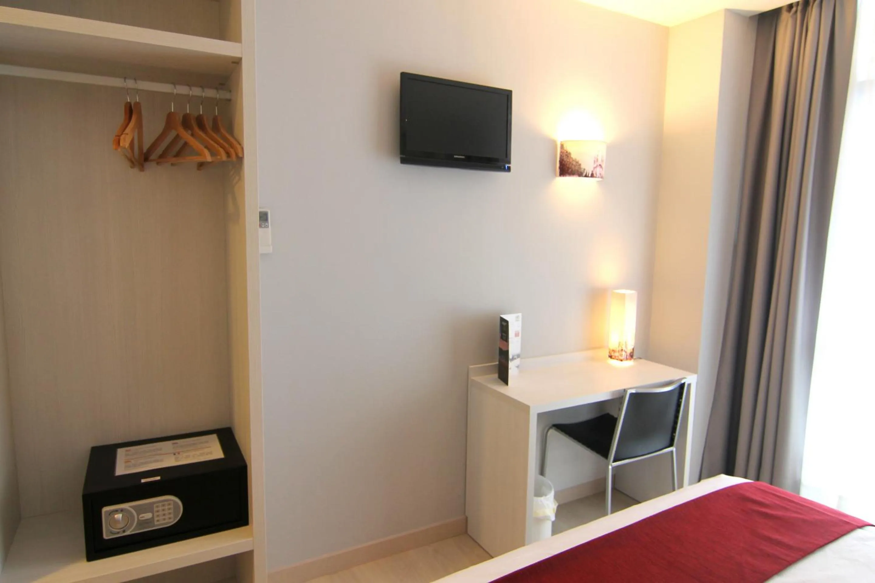 Decorative detail, Bed in Hostal Aslyp 114