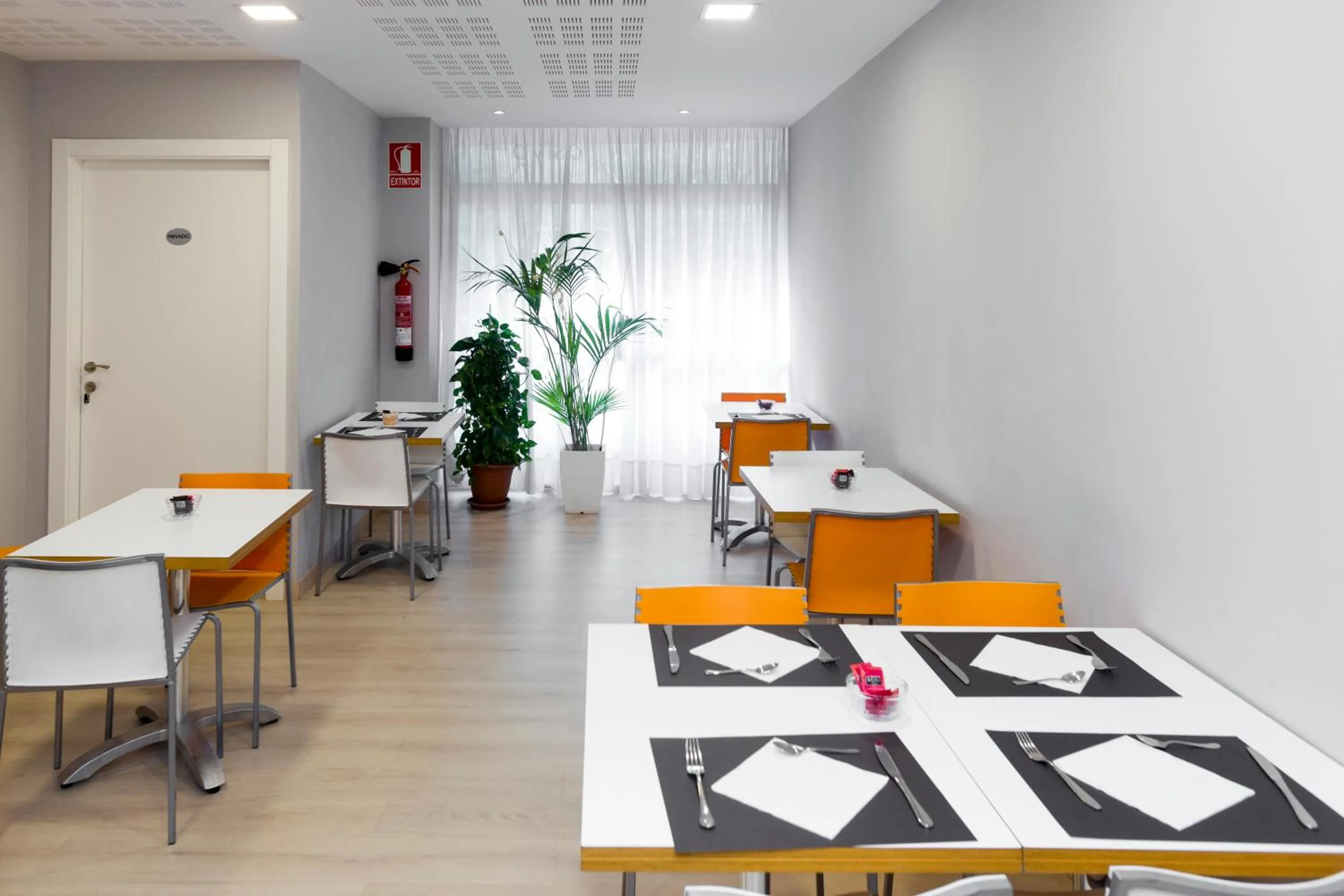 Dining area in Hostal Aslyp 114