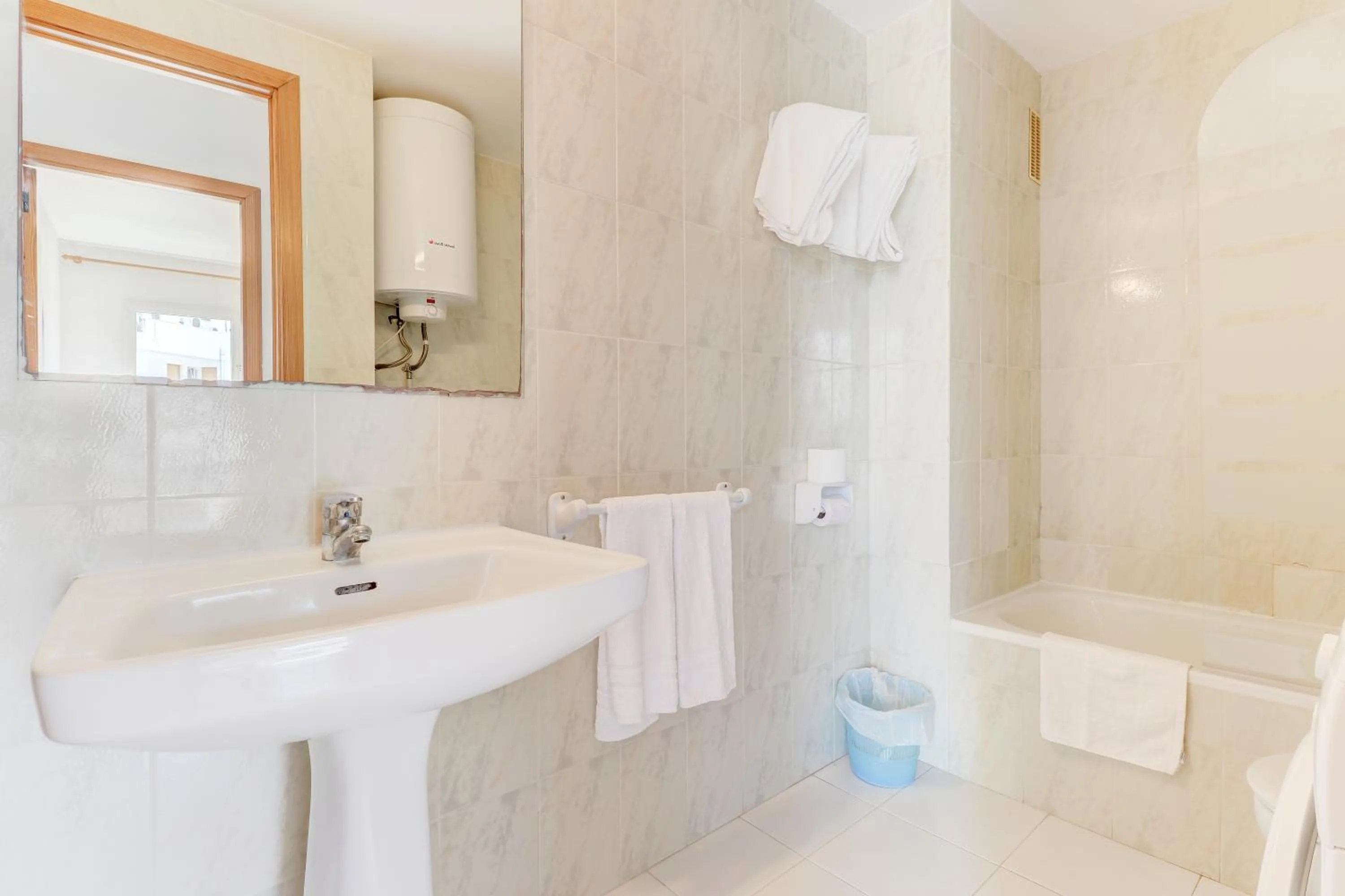Bathroom in Apartamentos Llevant