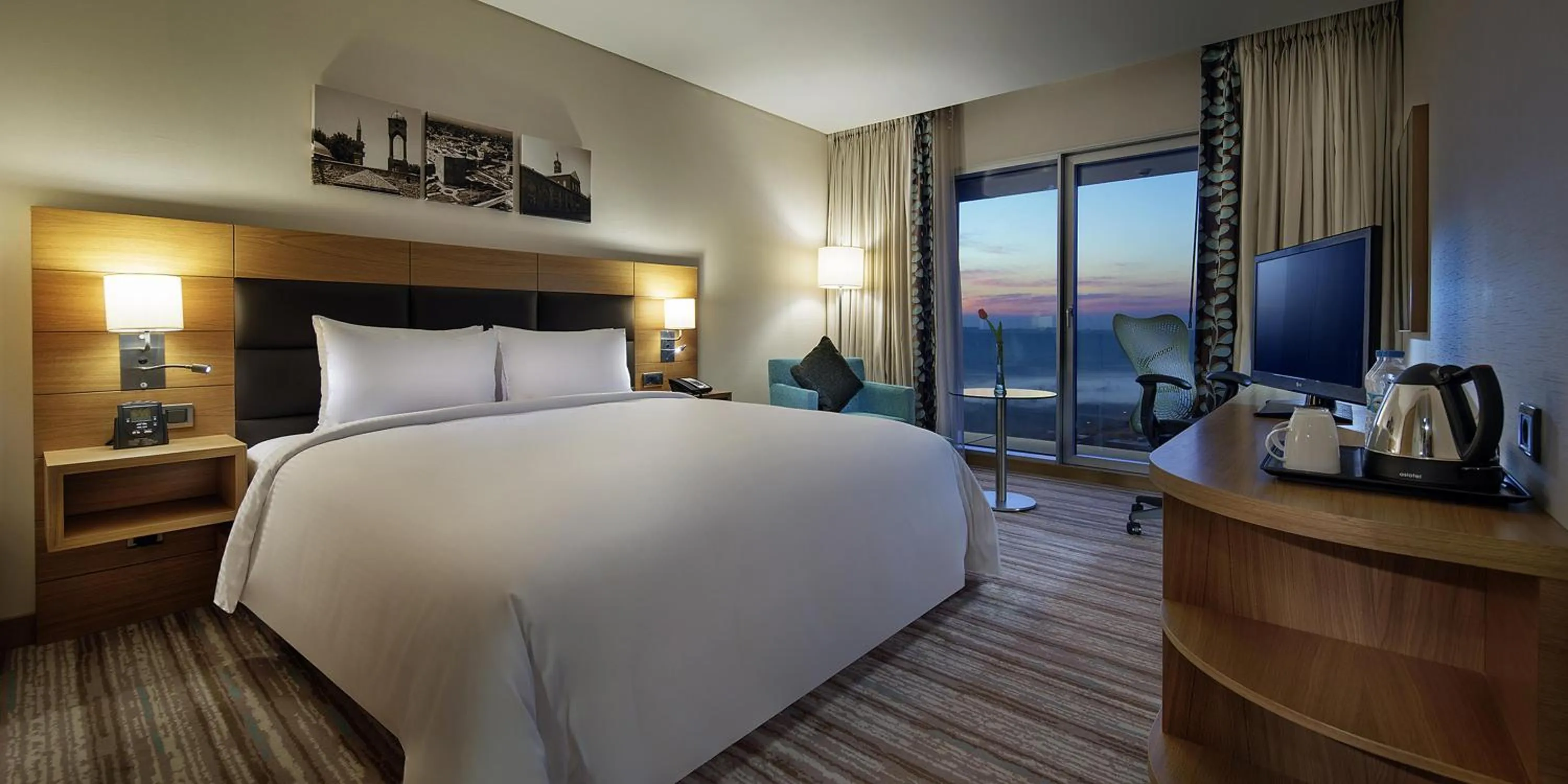 Photo of the whole room, Bed in Wyndham Garden Diyarbakır