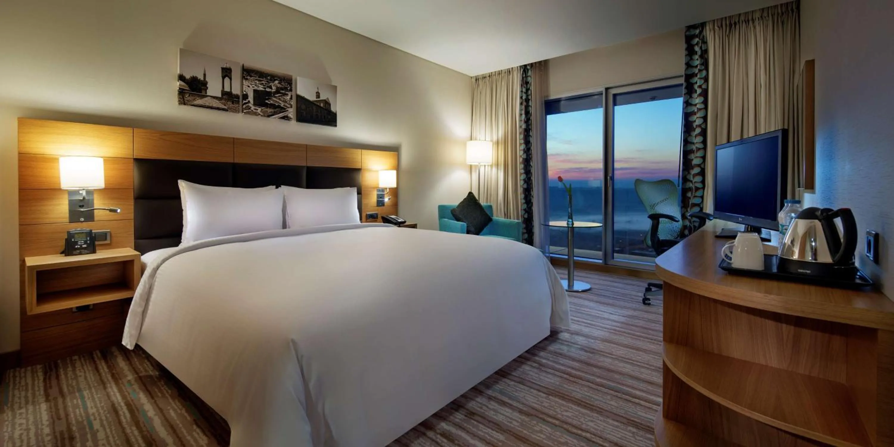 Living room, Bed in Wyndham Garden Diyarbakır