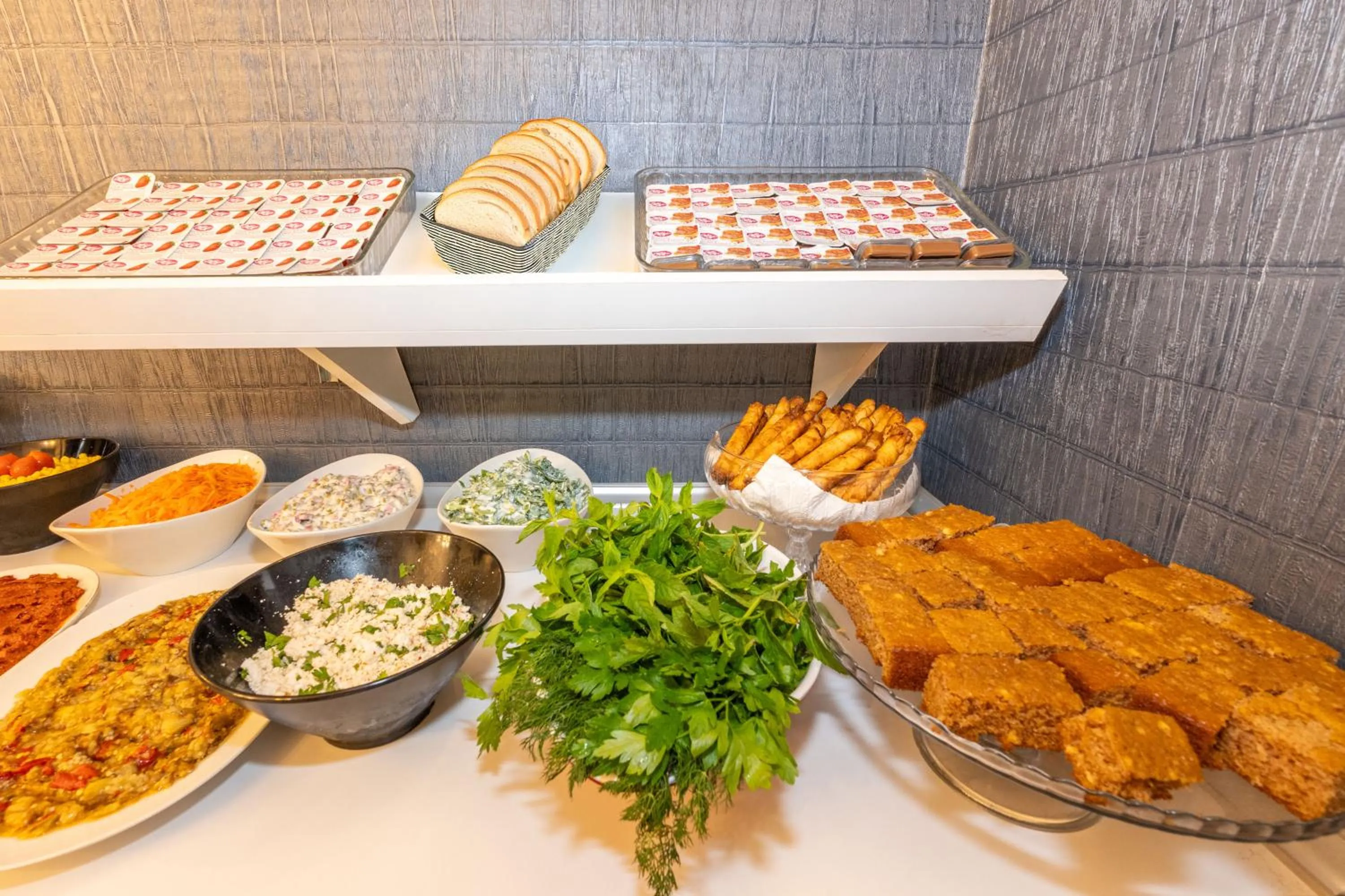 Food and drinks in Istanbul Holiday Hotel