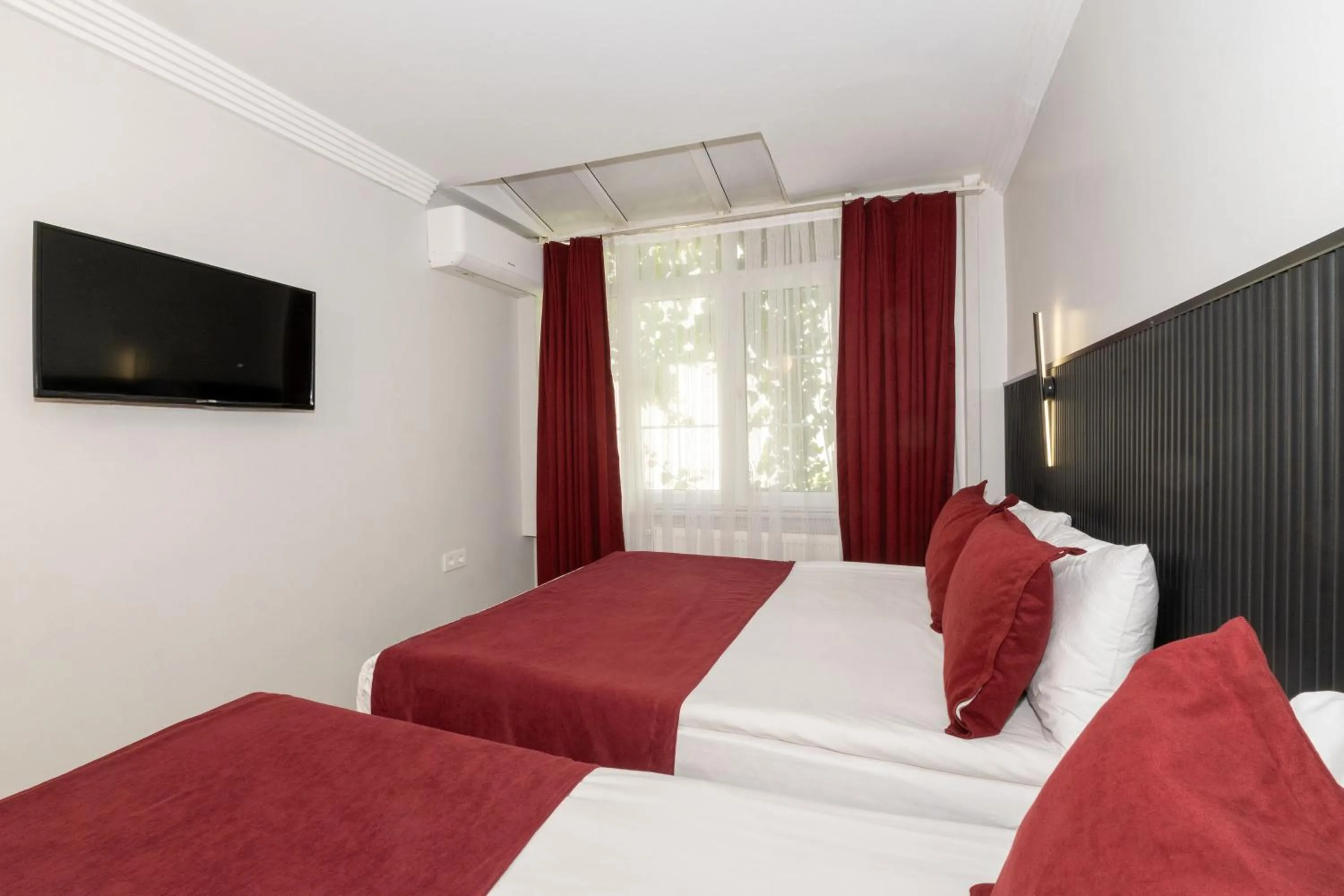 Bed in Istanbul Holiday Hotel