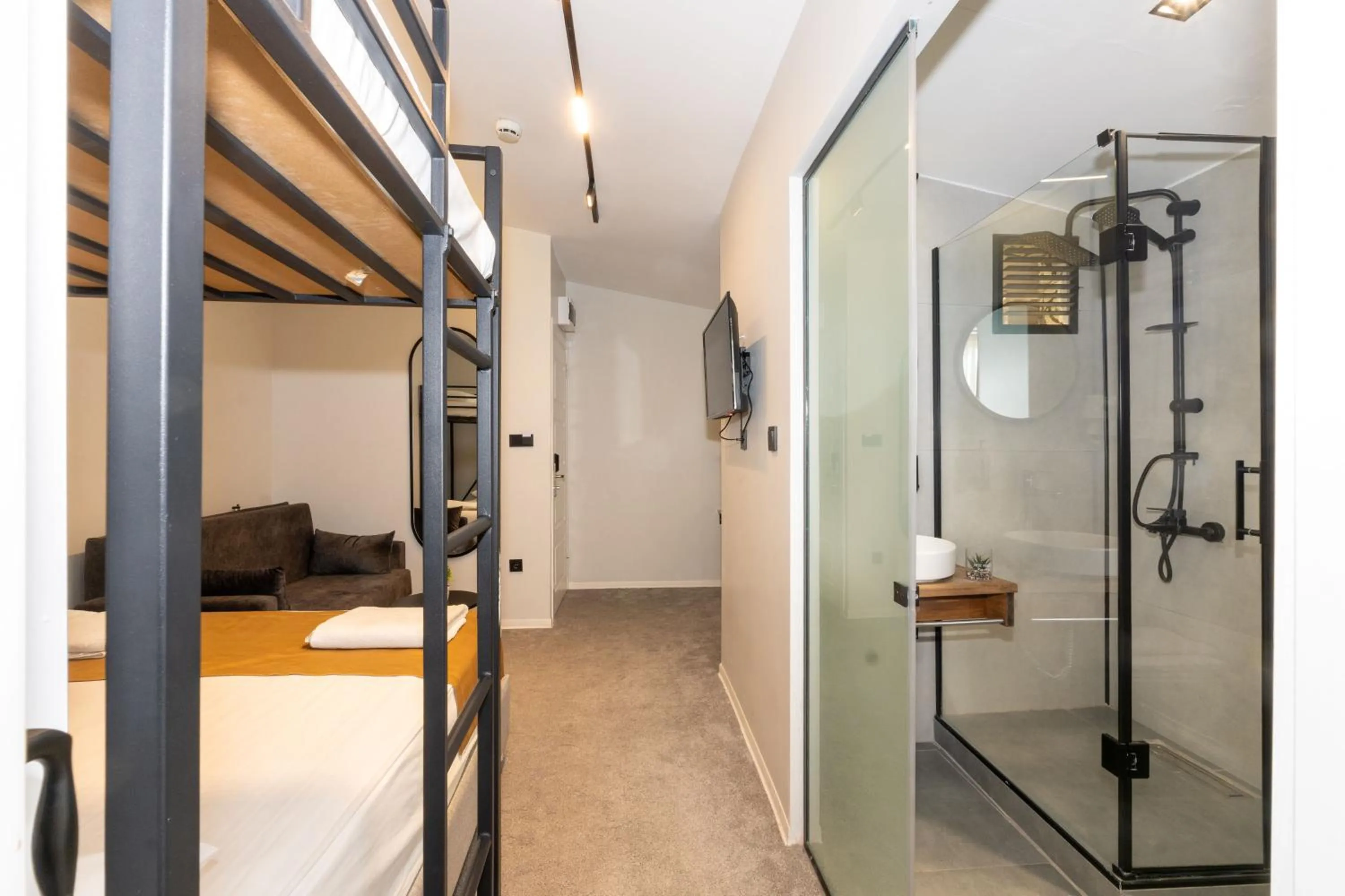 Bedroom in Istanbul Holiday Hotel