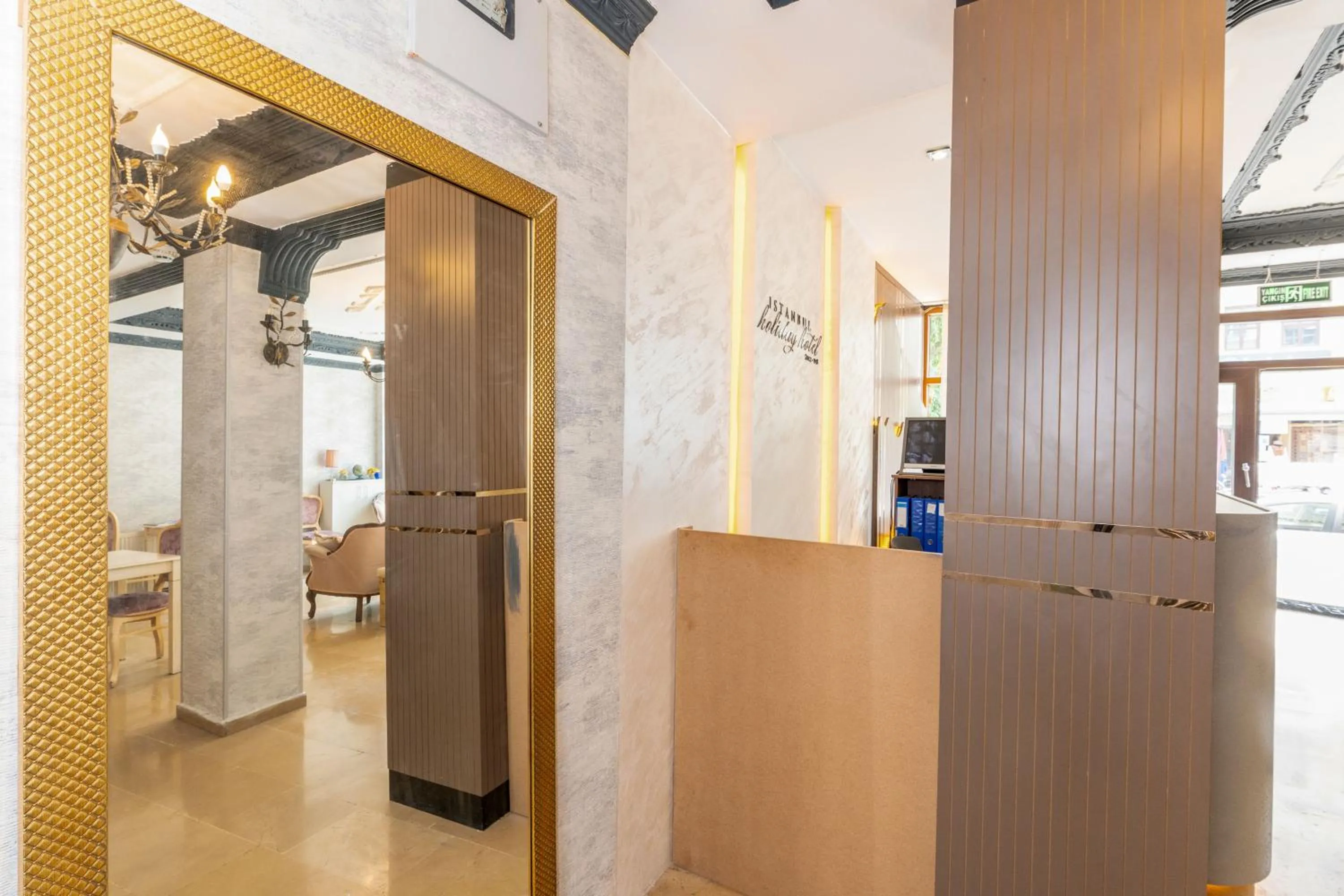 Lobby or reception in Istanbul Holiday Hotel