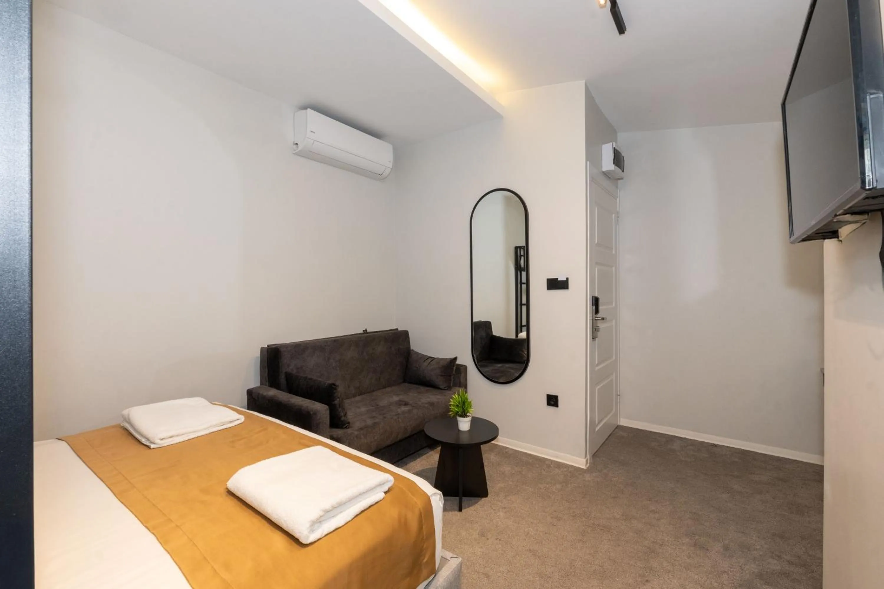 TV and multimedia, Bed in Istanbul Holiday Hotel