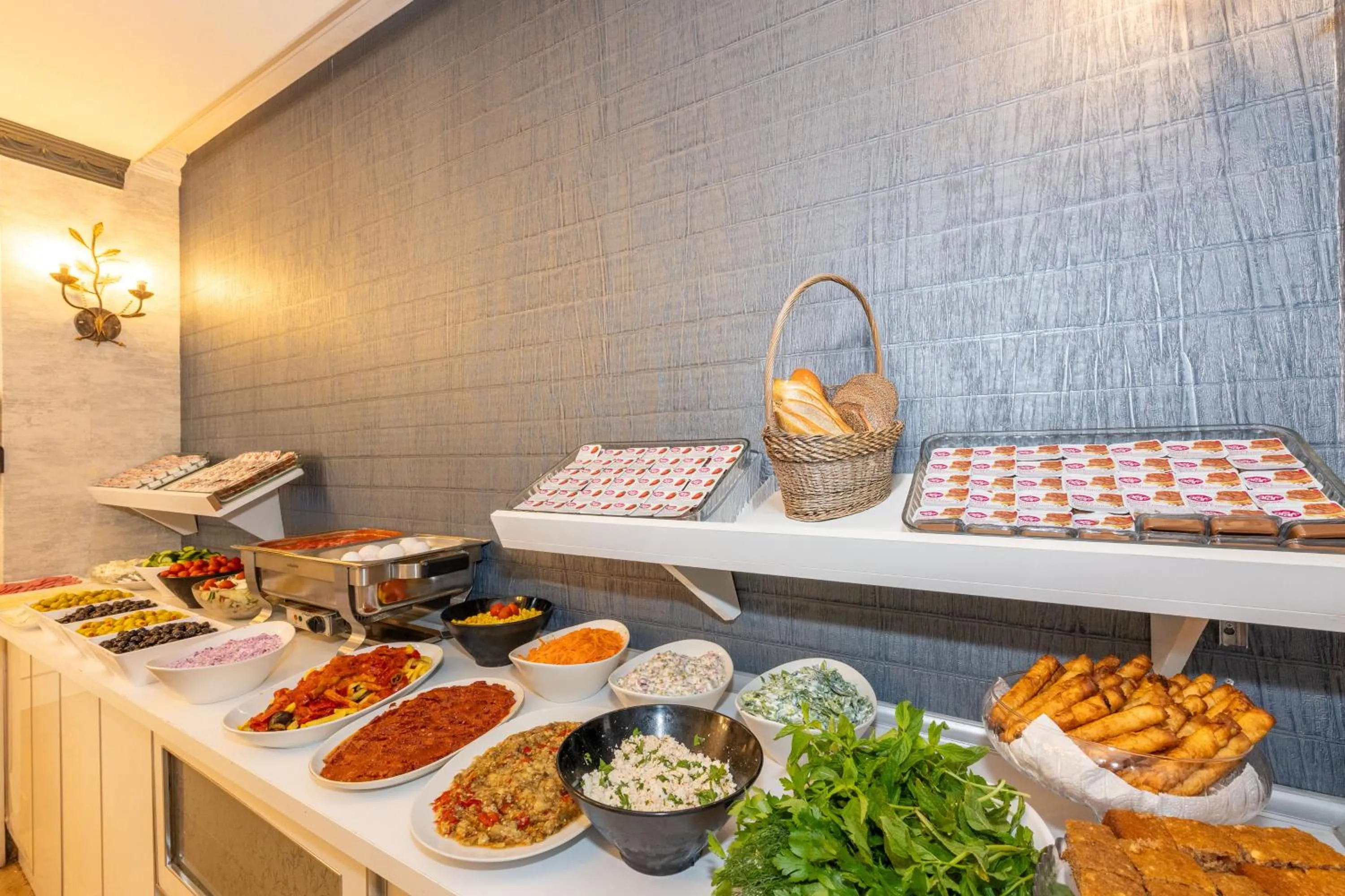 Buffet breakfast in Istanbul Holiday Hotel