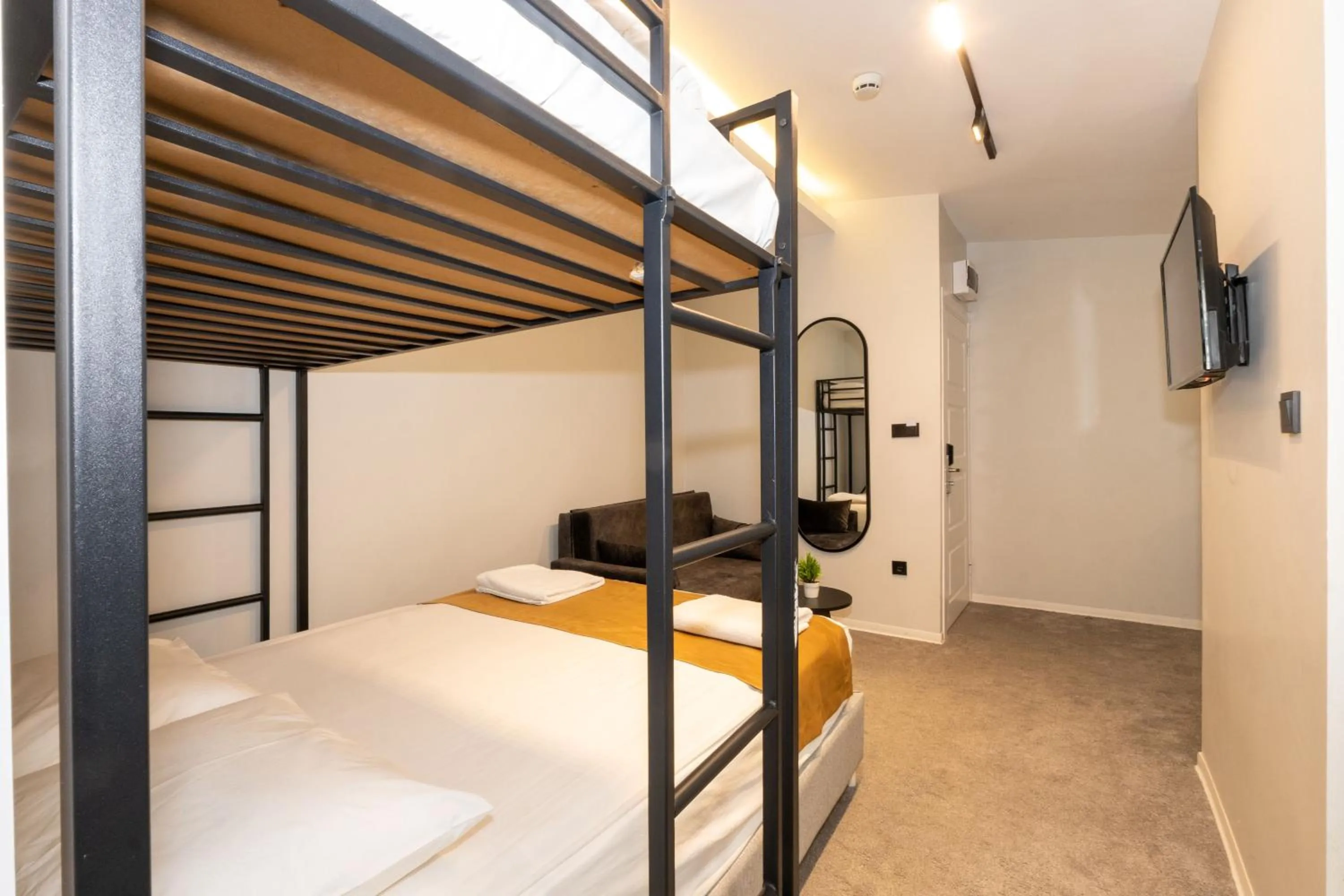 Photo of the whole room, Bed in Istanbul Holiday Hotel