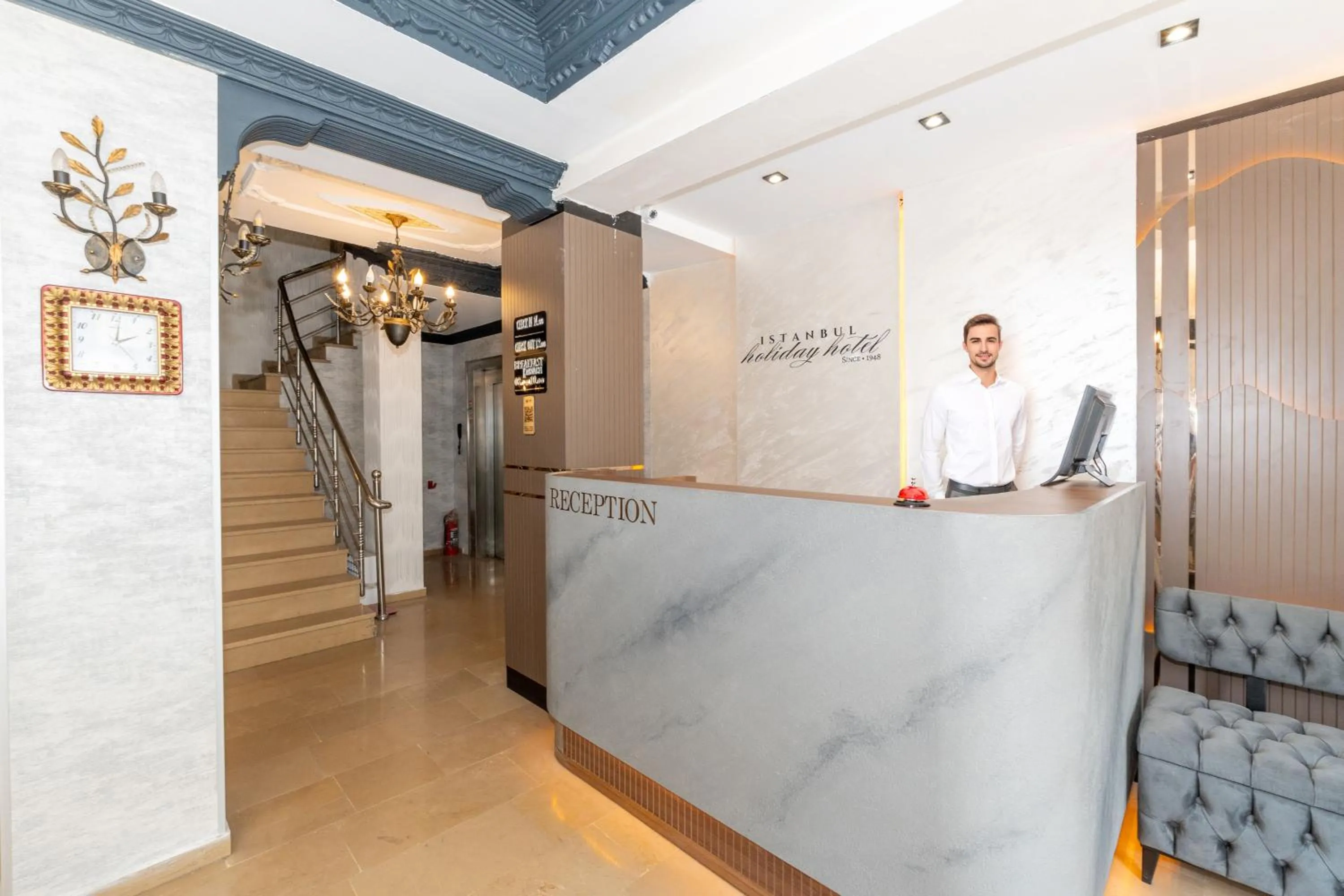 Lobby or reception in Istanbul Holiday Hotel