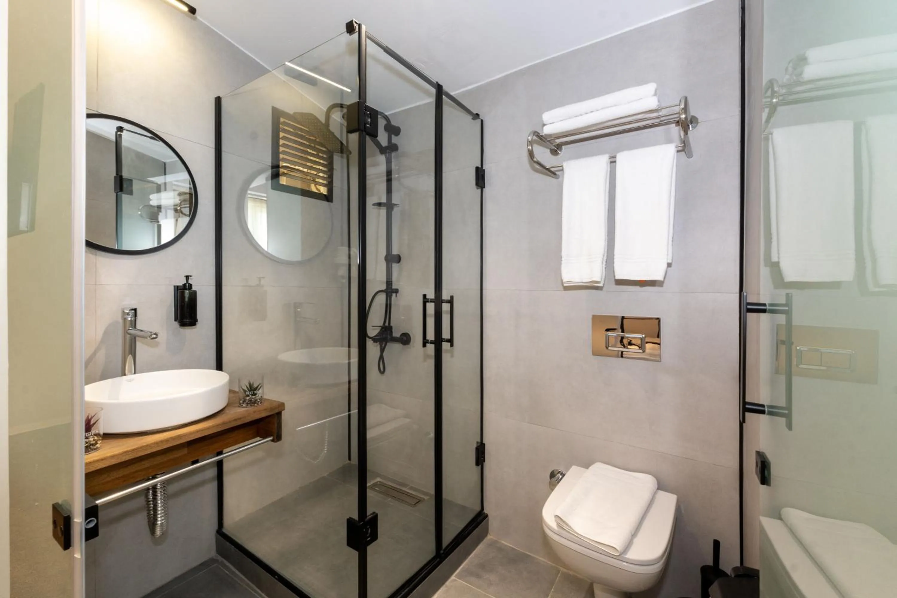 Shower in Istanbul Holiday Hotel