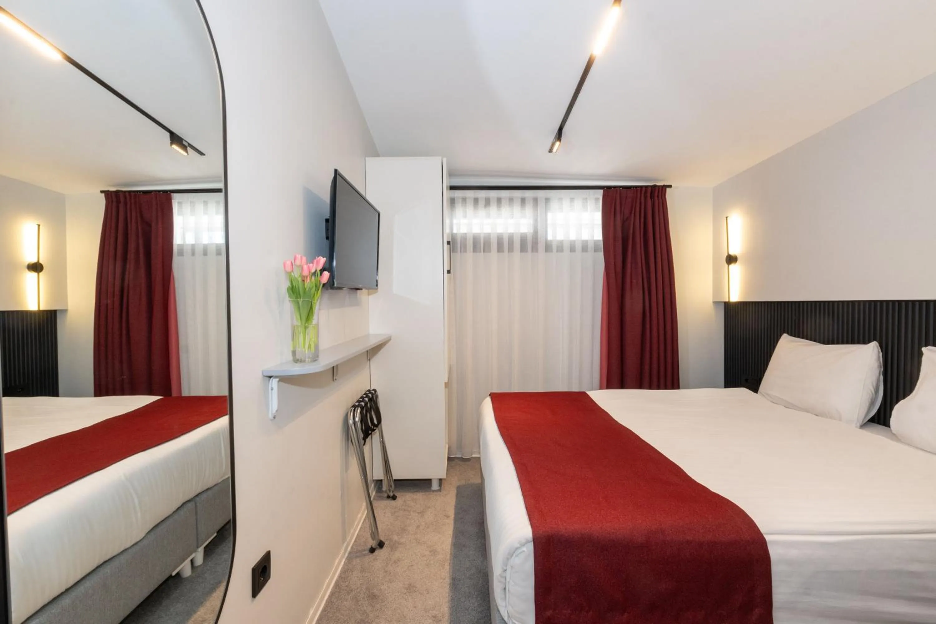 Bed in Istanbul Holiday Hotel