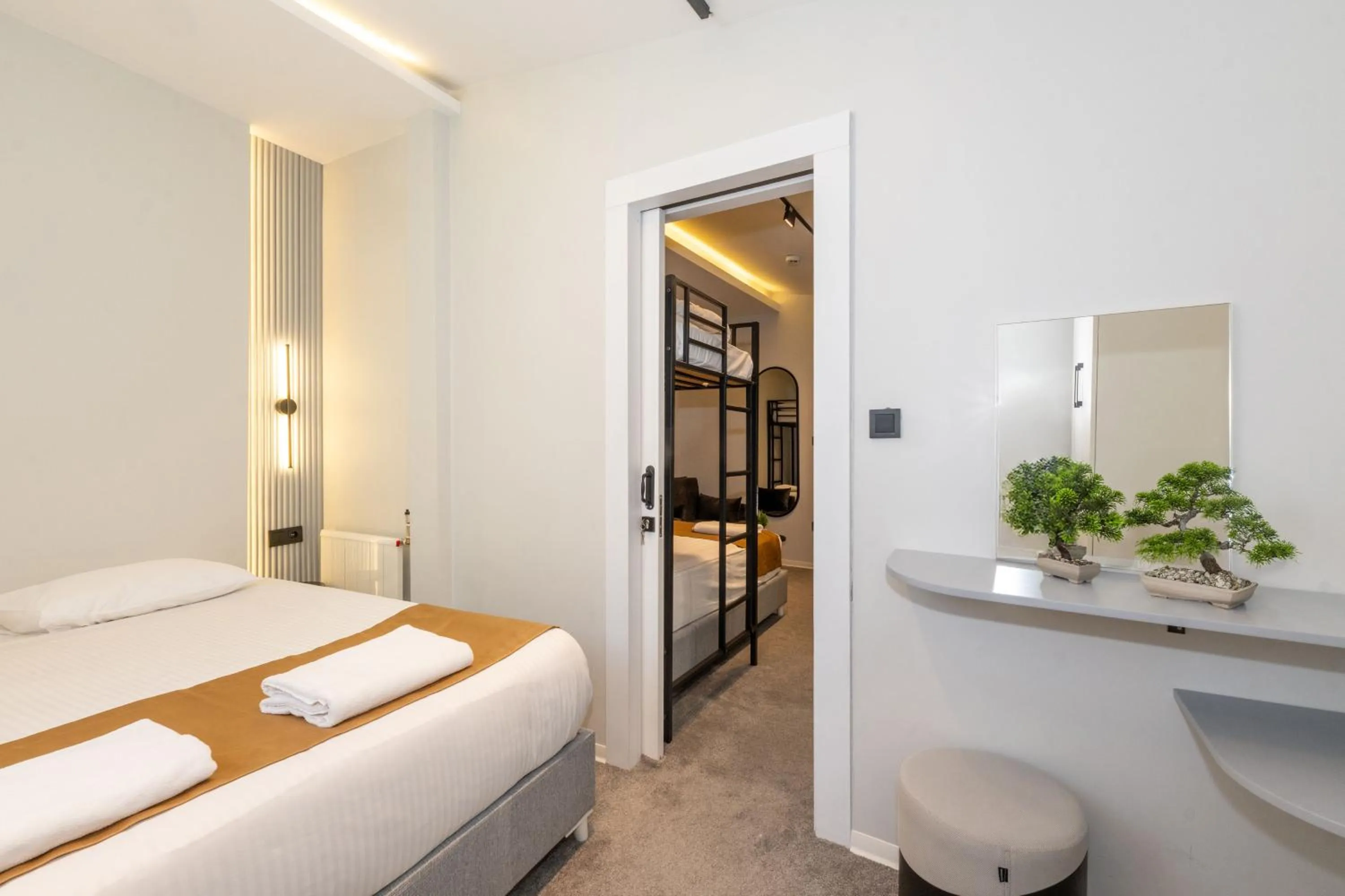 Bedroom, Bed in Istanbul Holiday Hotel