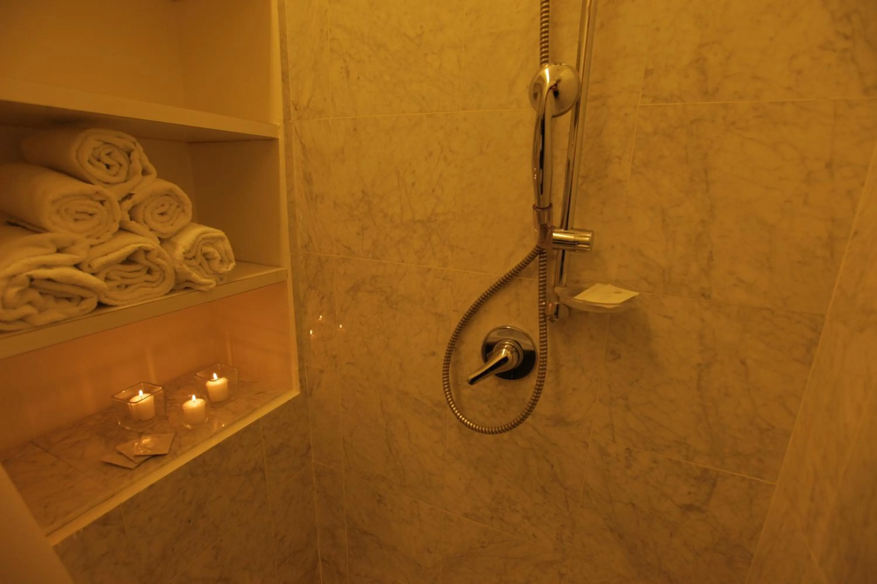 Shower in Casa Milano- Apartments and Rooms