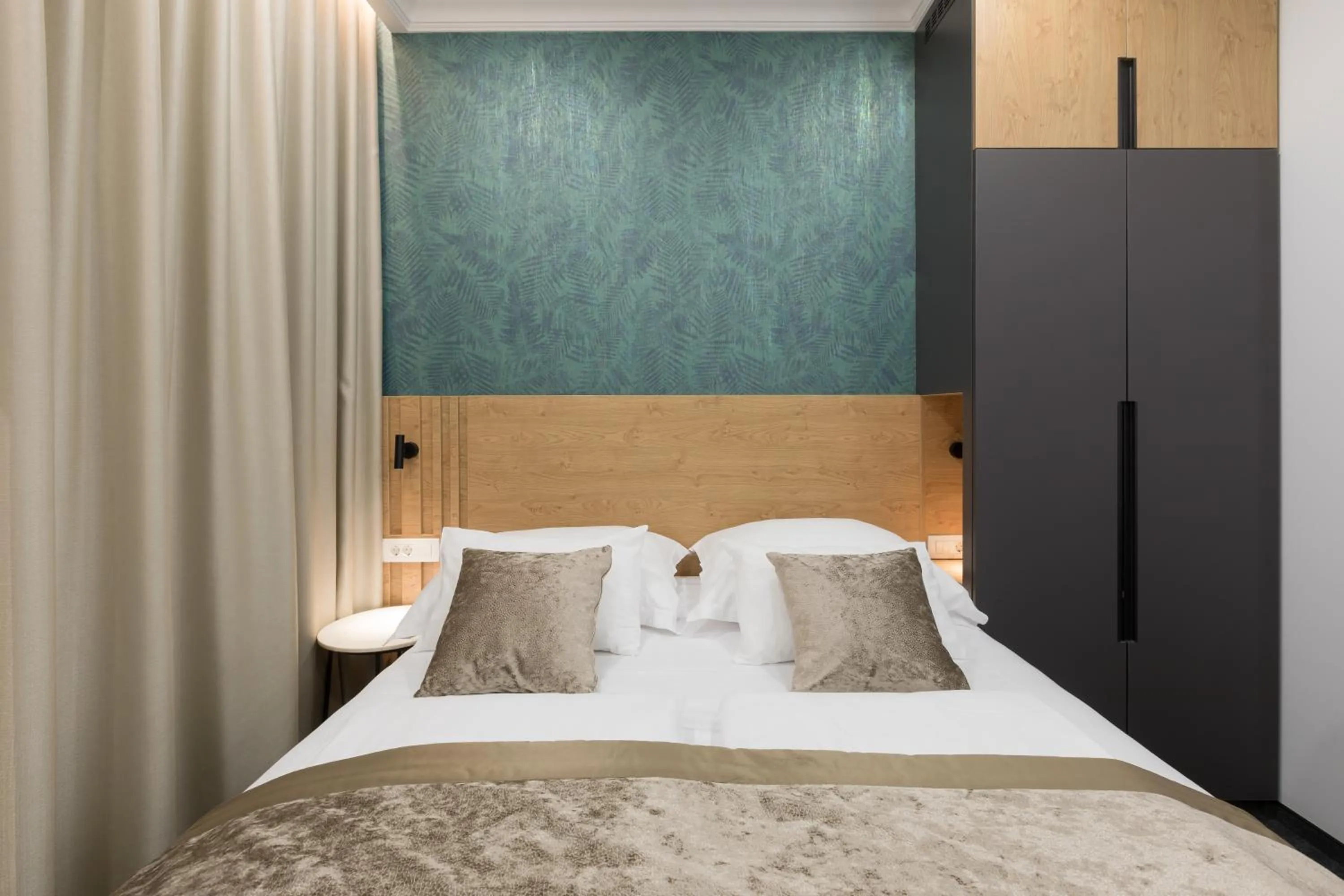 Bed in Garni Hotel Cirman