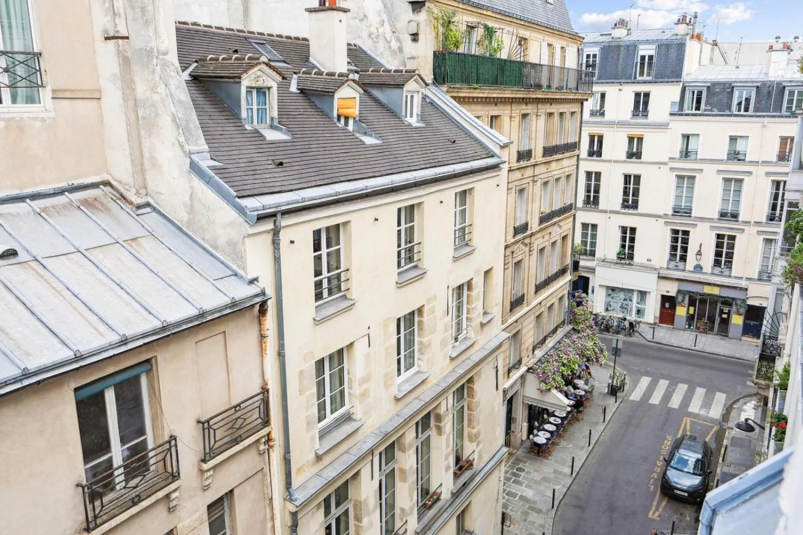 City view in Hotel de Nesle