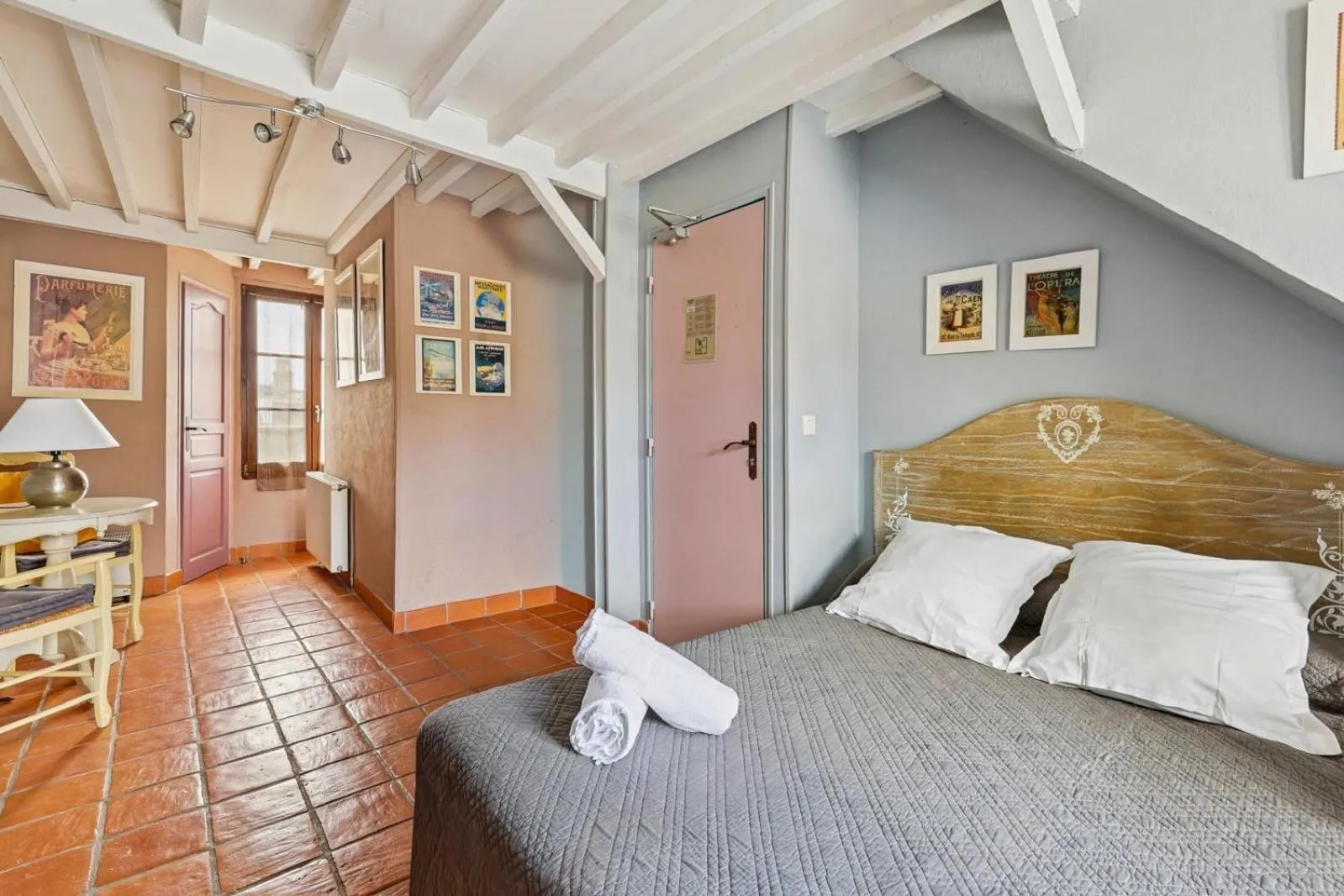 Photo of the whole room, Bed in Hotel de Nesle