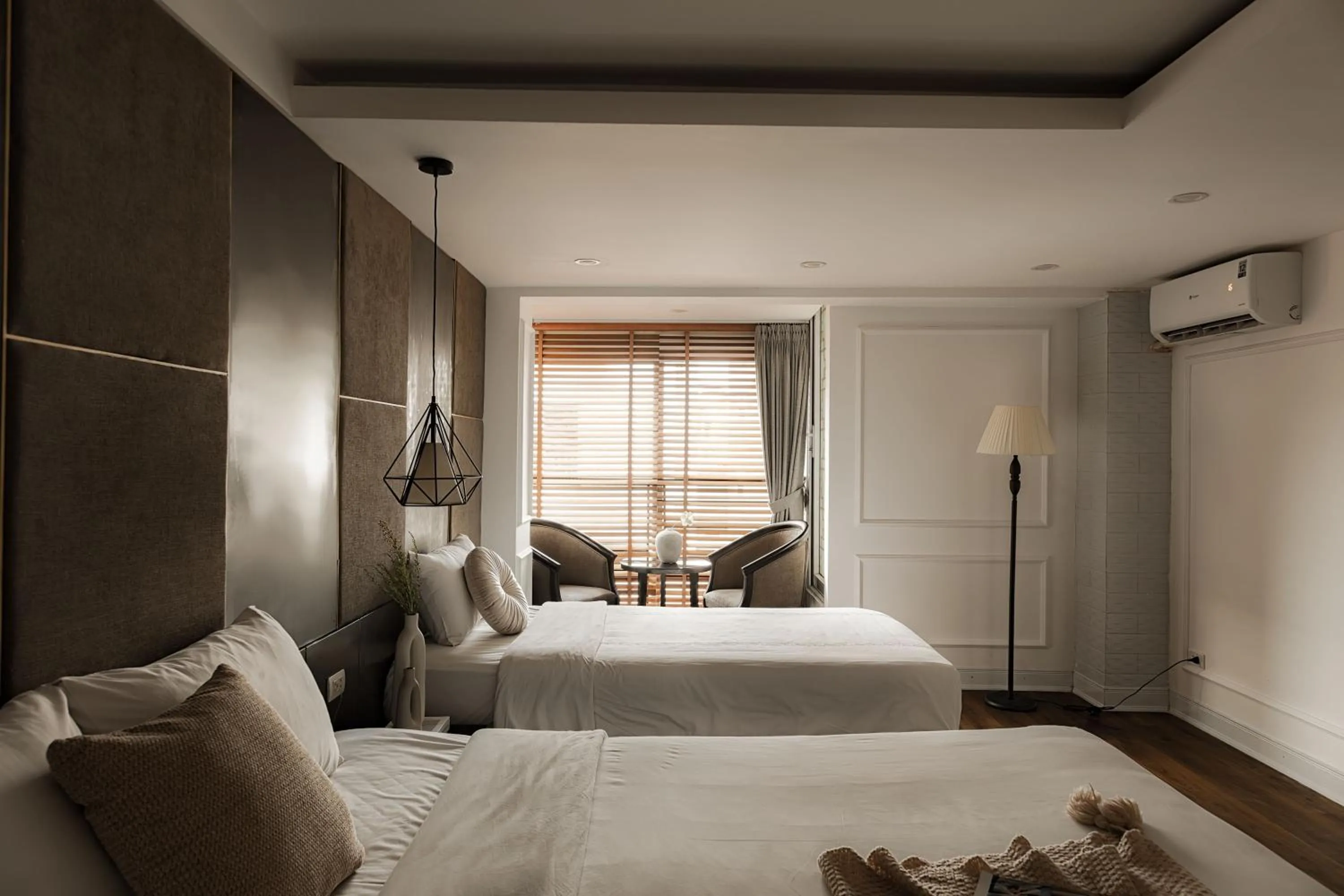 furniture, Bed in Keypad Hotel - 24 Hang Ga