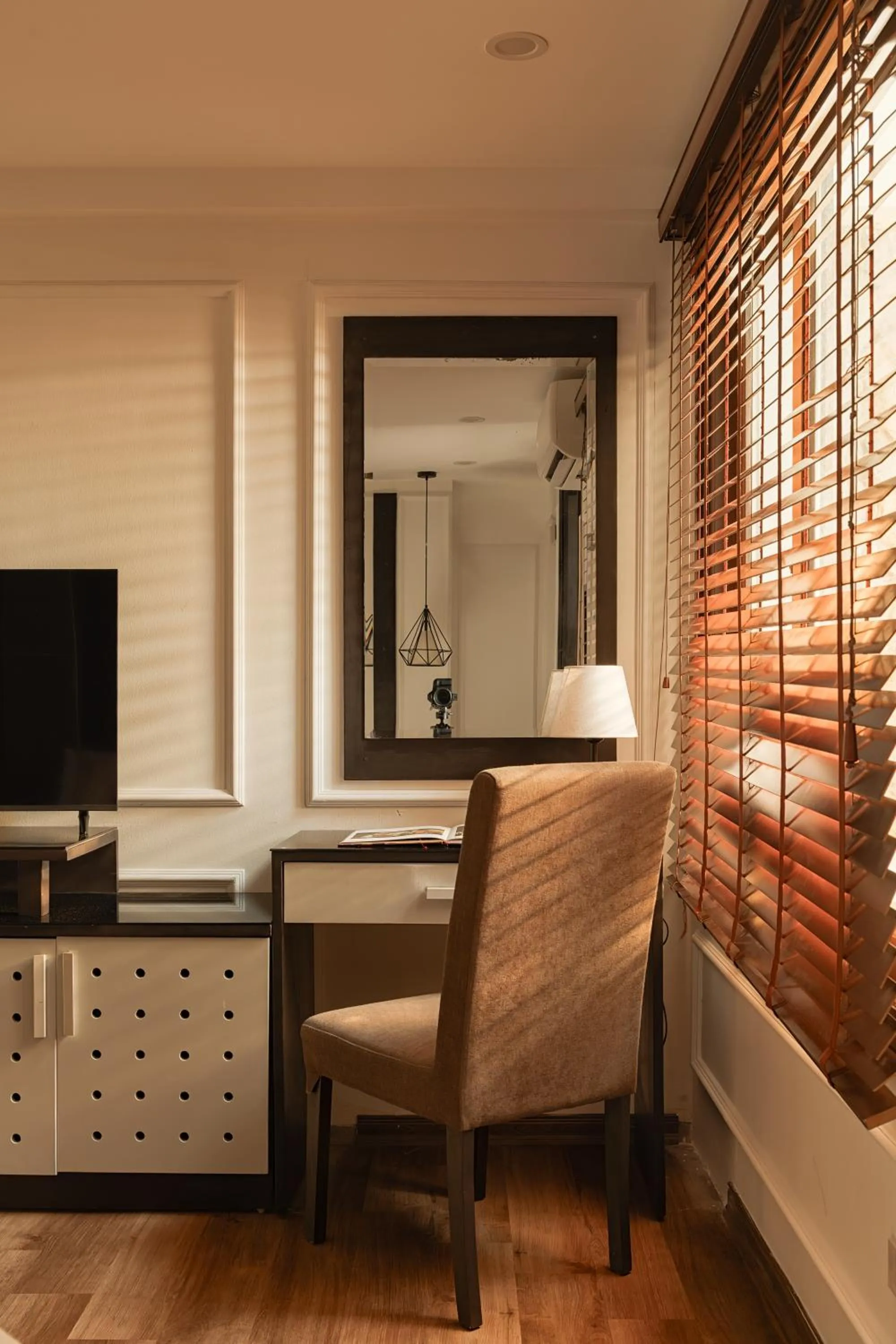 furniture in Keypad Hotel - 24 Hang Ga