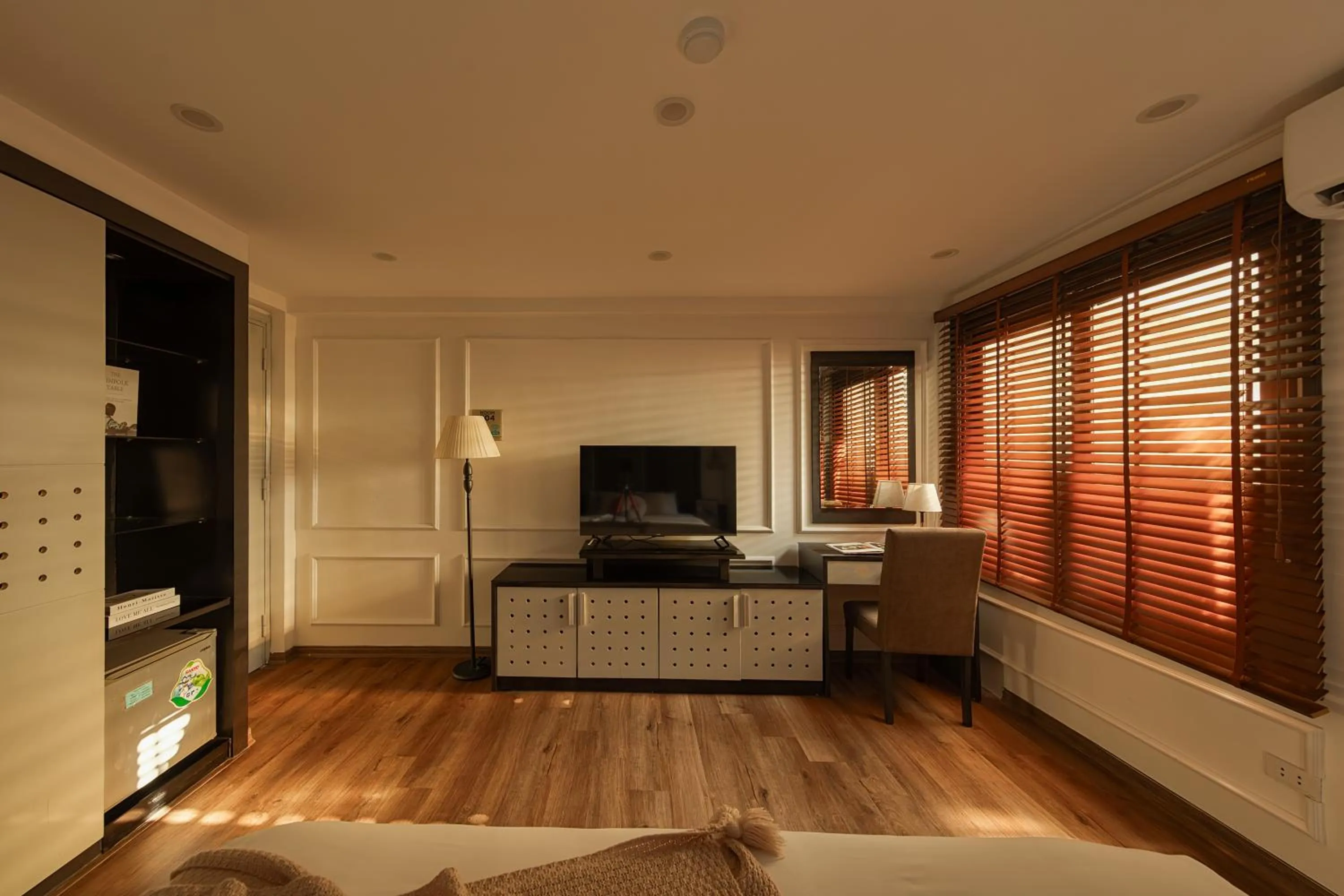 furniture, Bed in Keypad Hotel - 24 Hang Ga