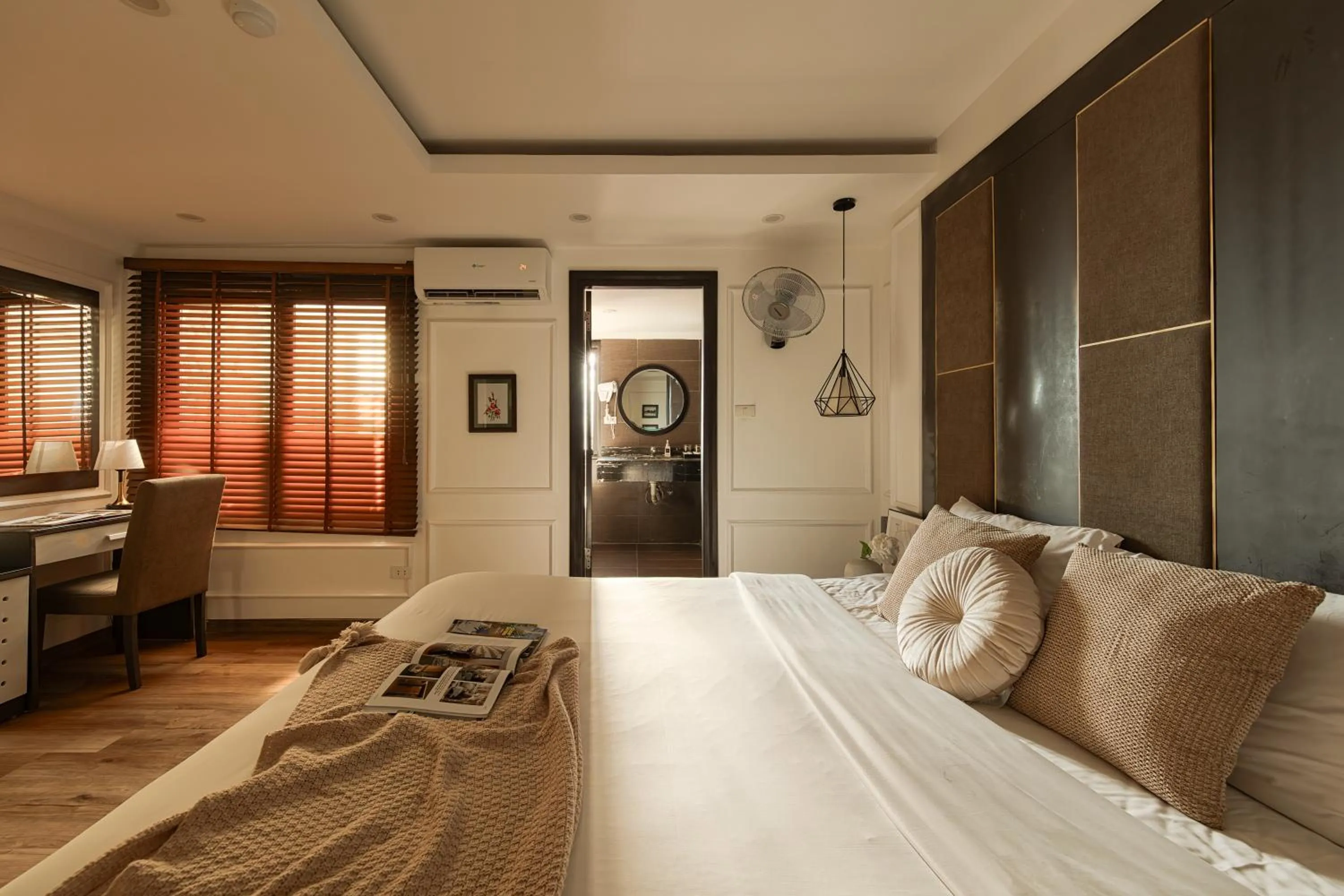 Bedroom, Bed in Keypad Hotel - 24 Hang Ga