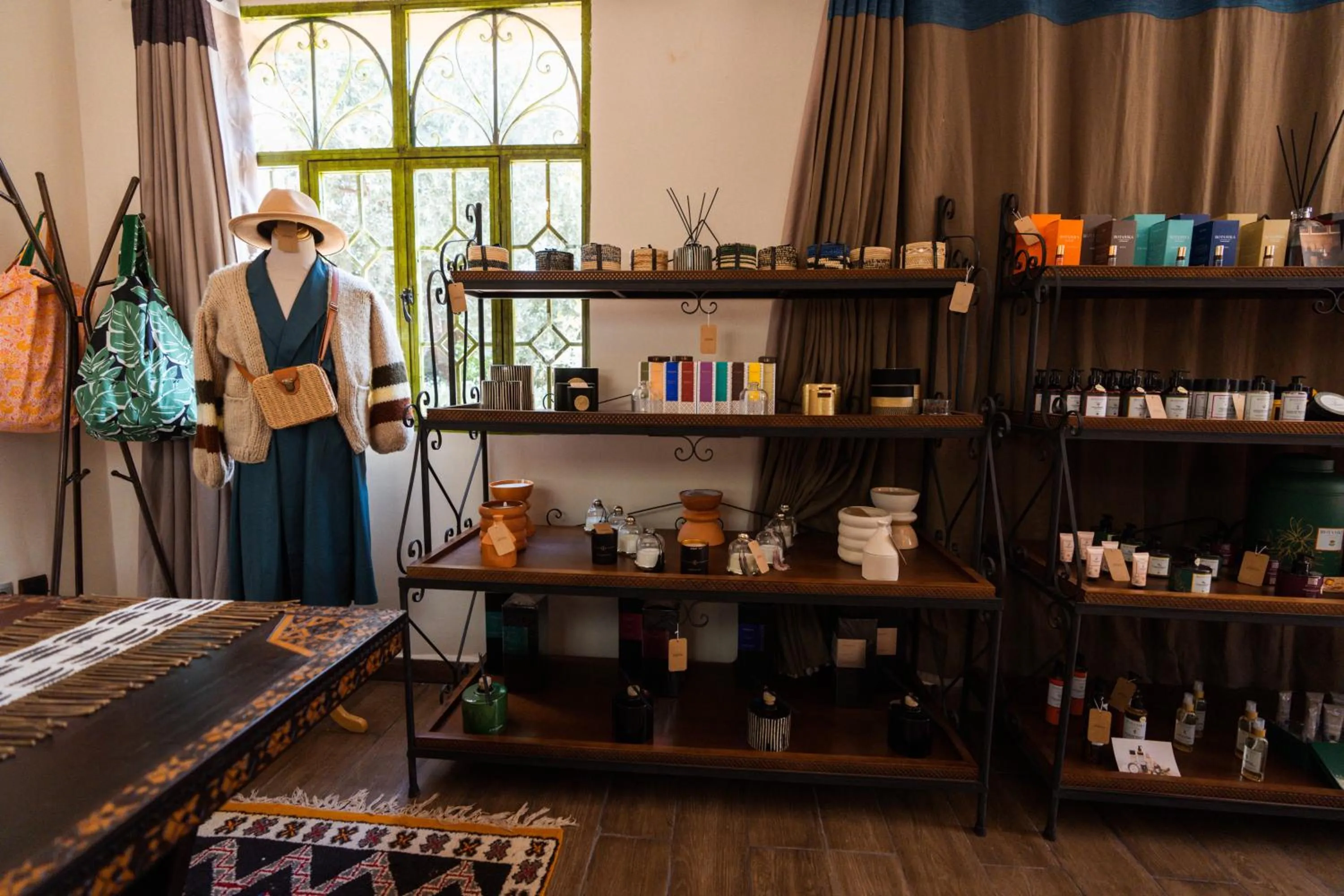 On-site shops in Olinto, Atlas Mountain Retreat - adults only