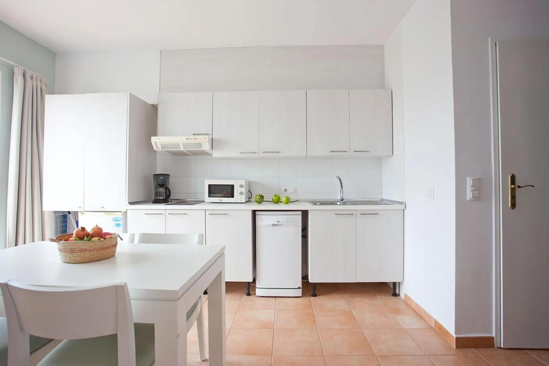 Kitchen or kitchenette in Apartamentos Vista Alegre Mallorca