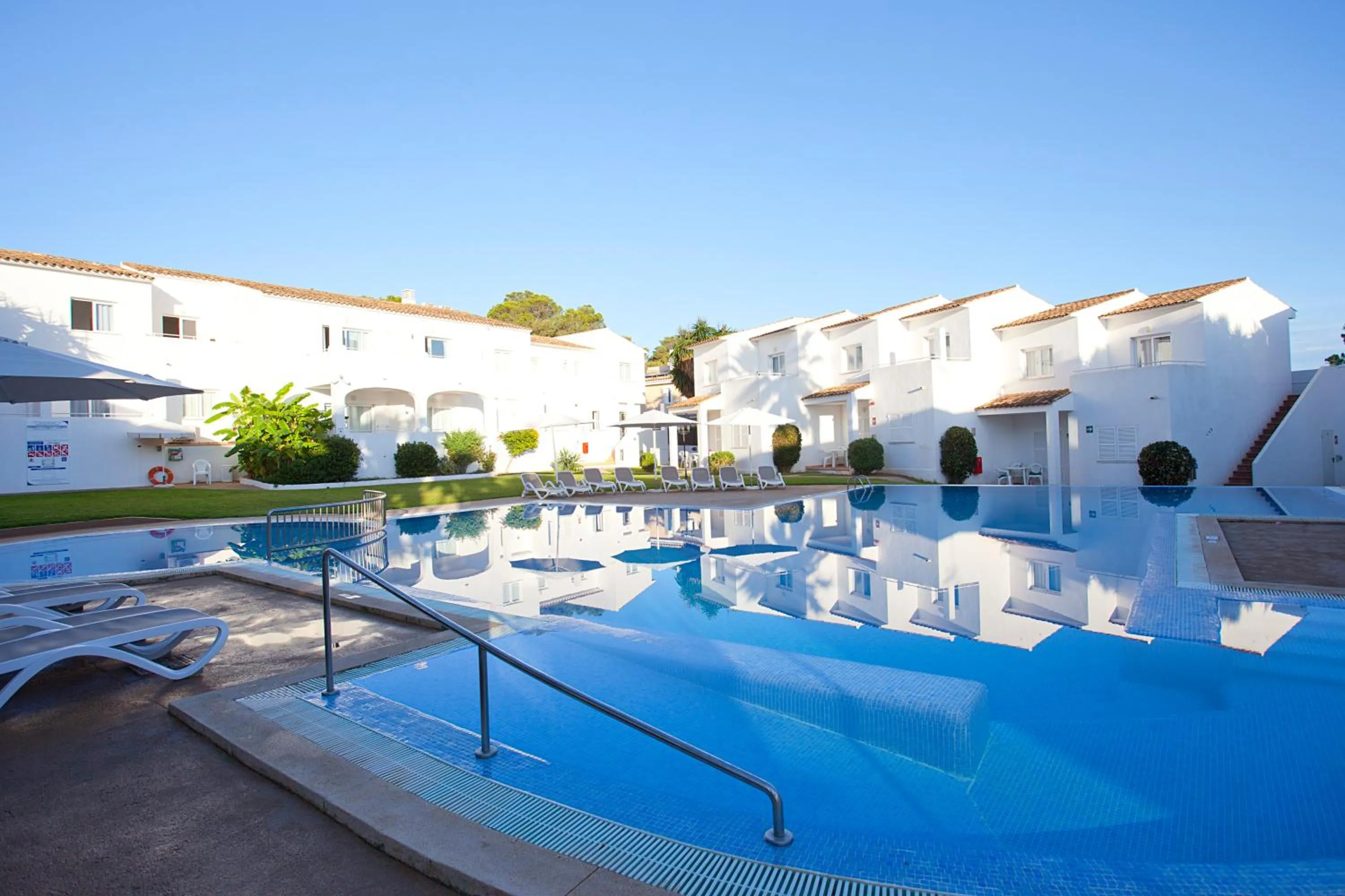 Swimming pool in Apartamentos Vista Alegre Mallorca