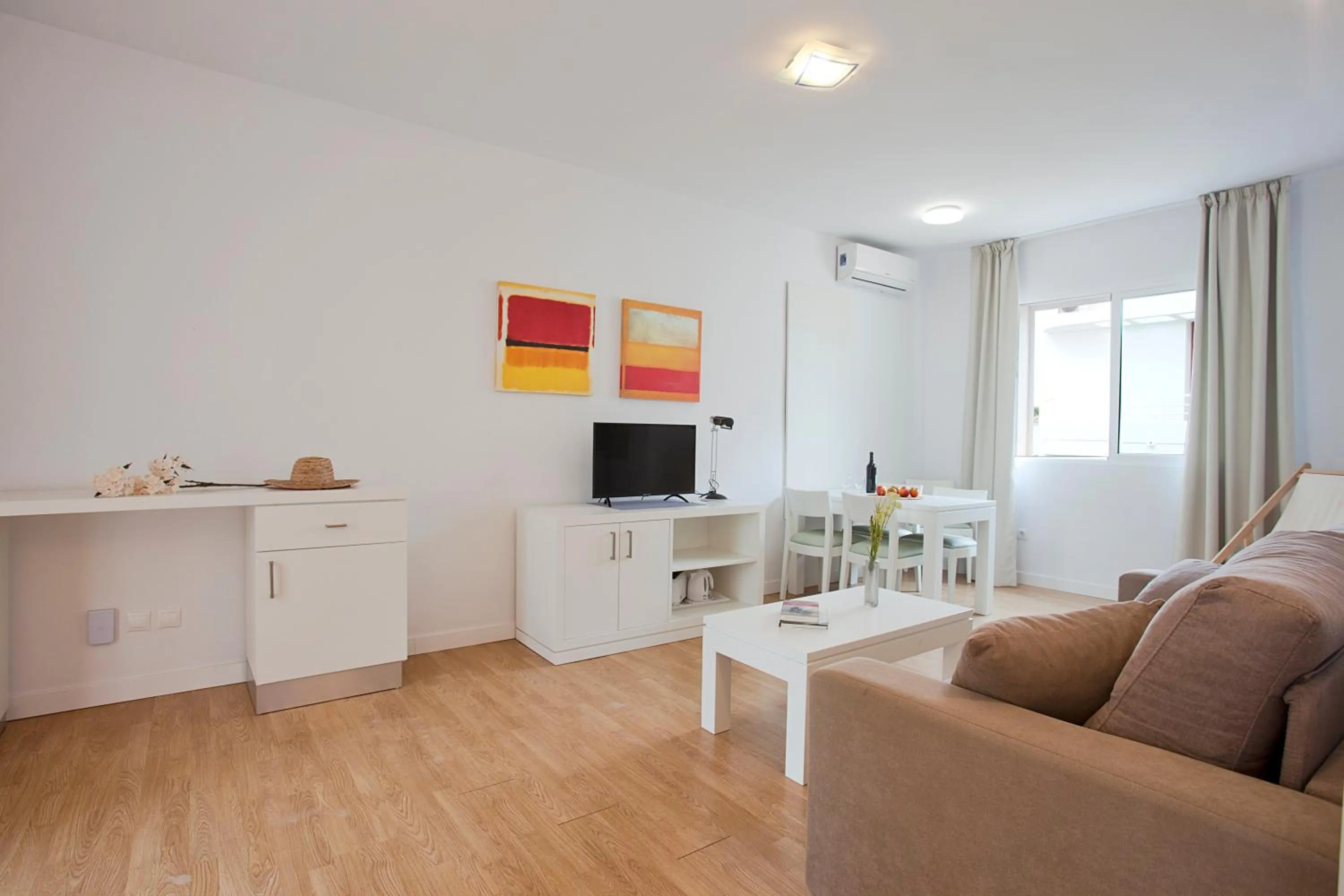 TV and multimedia in Apartamentos Vista Alegre Mallorca