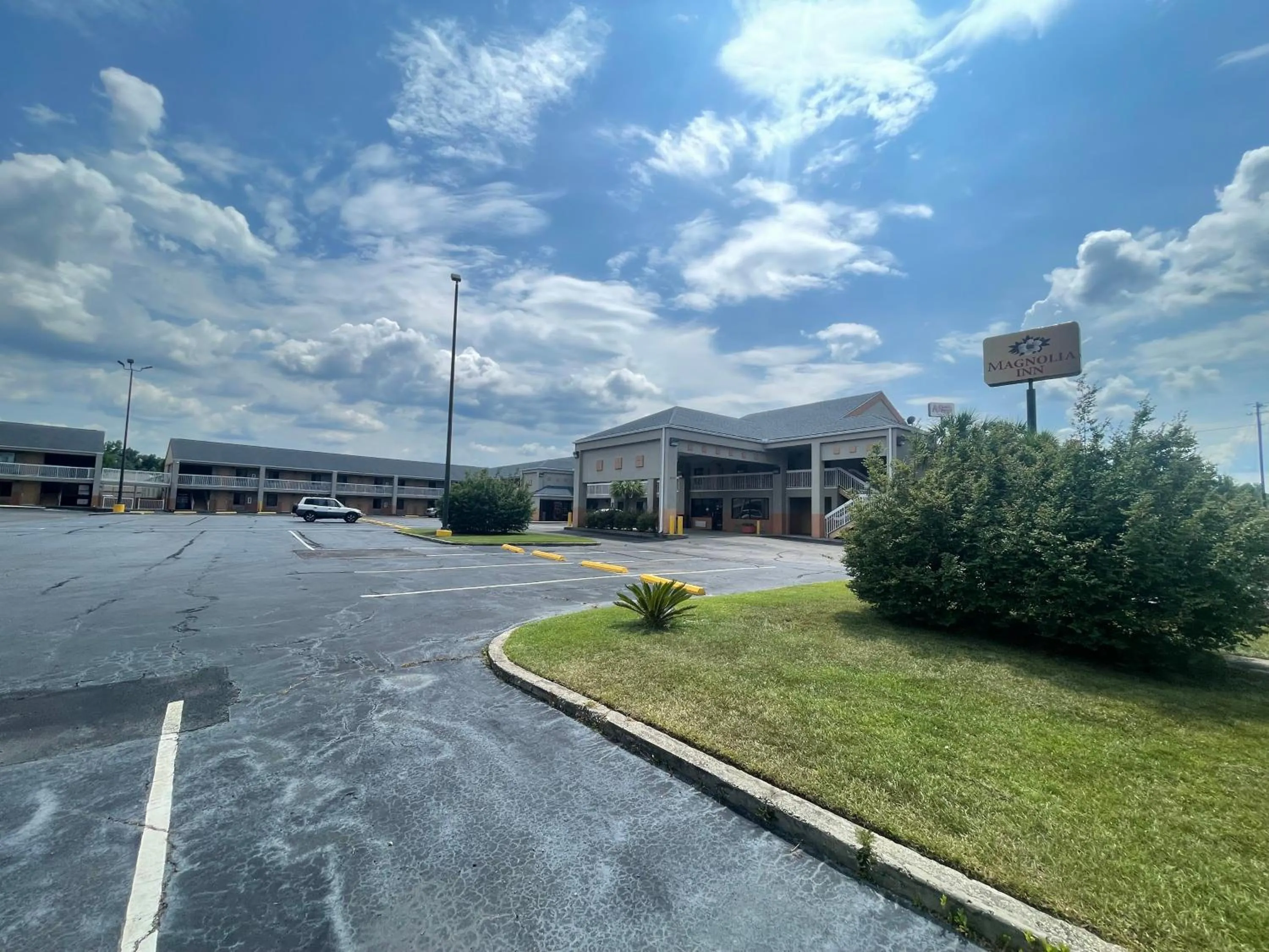 Property Building in Econo Lodge Hattiesburg