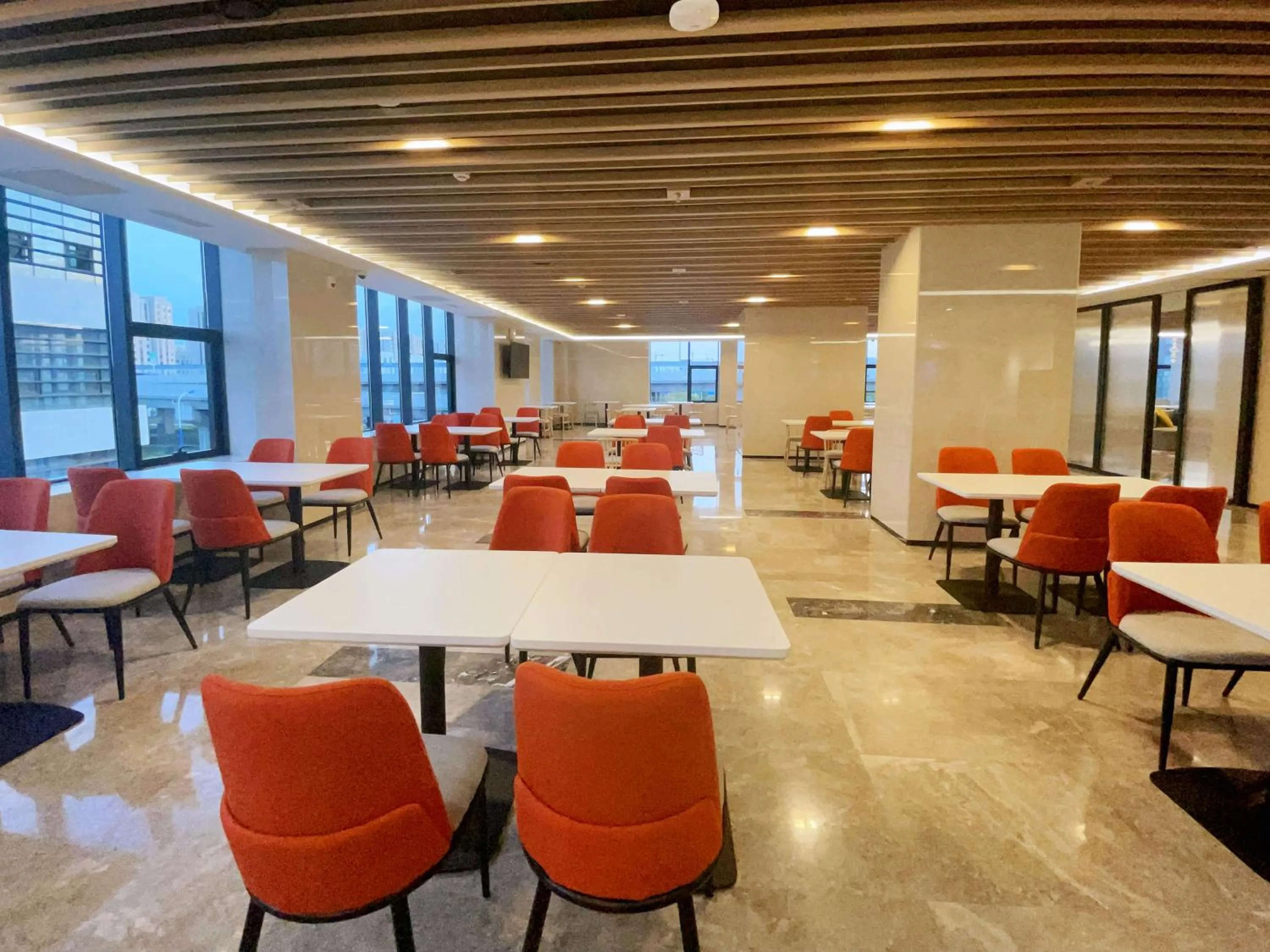 Breakfast, Restaurant/Places to Eat in Holiday Inn Express Hohhot East Station, an IHG Hotel
