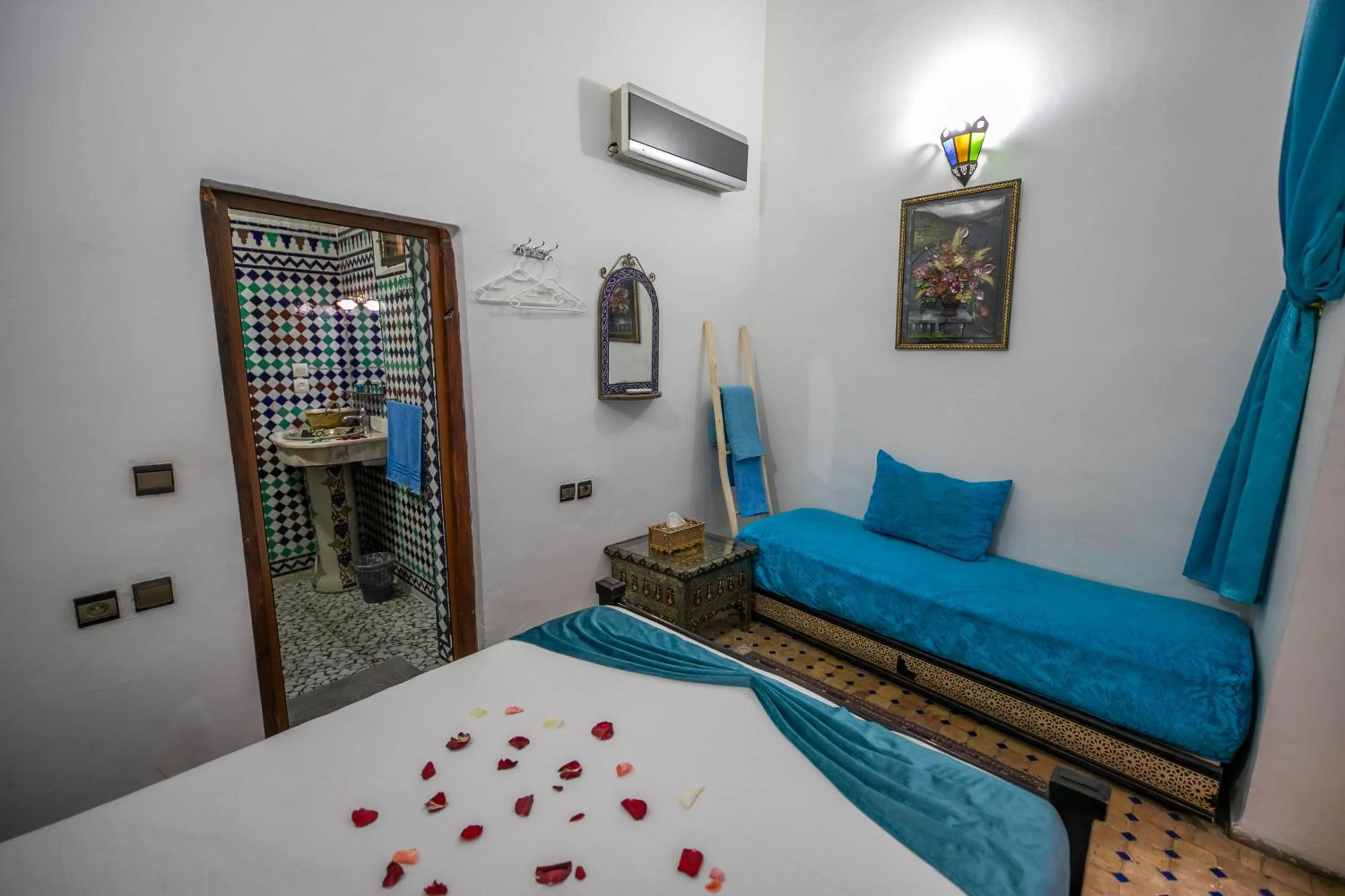 Shower, Bed in Riad Dar Rabha