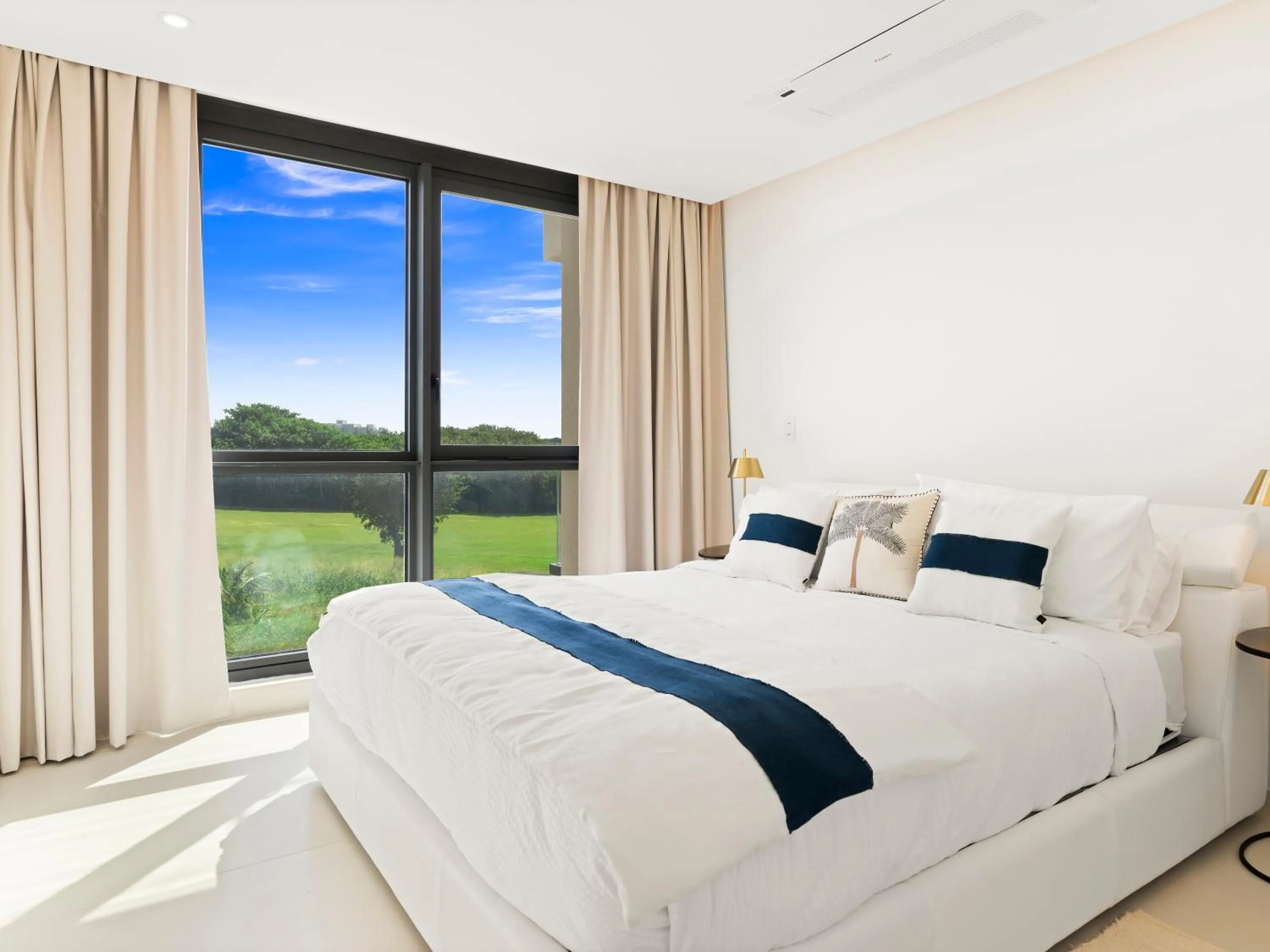 Bed in Fourteen at Mullet Bay