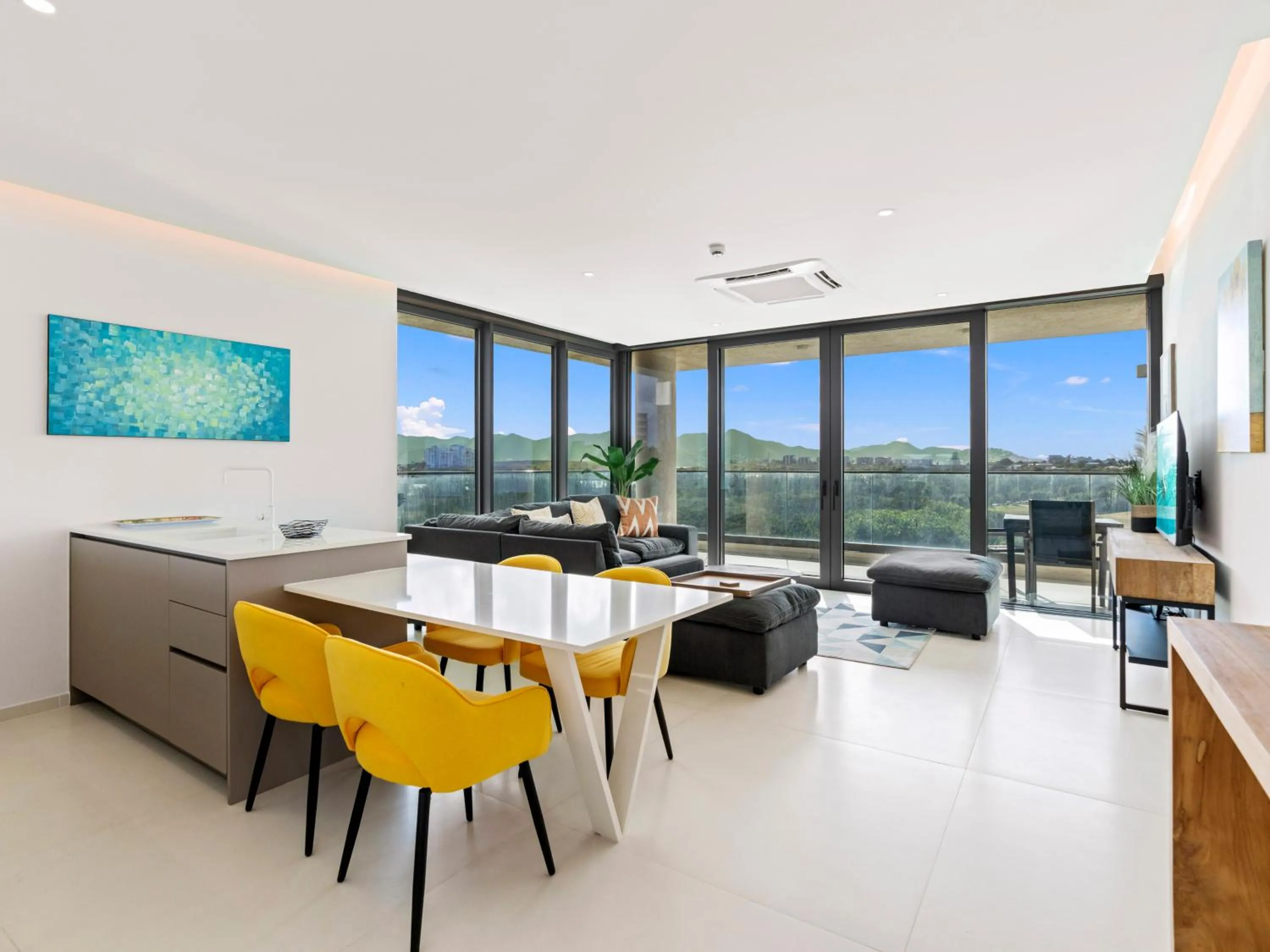 TV and multimedia in Fourteen at Mullet Bay