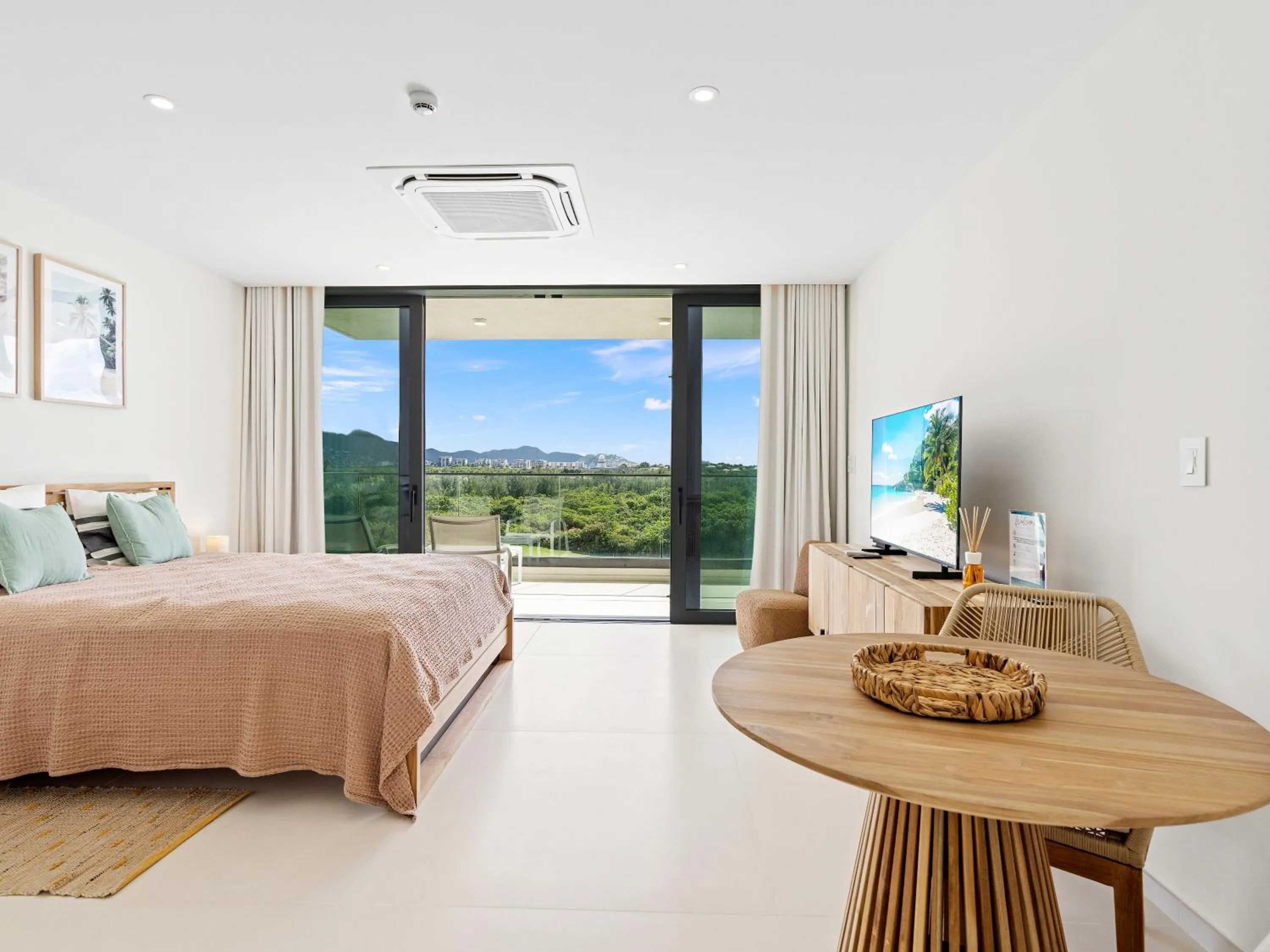 Photo of the whole room, Bed in Fourteen at Mullet Bay