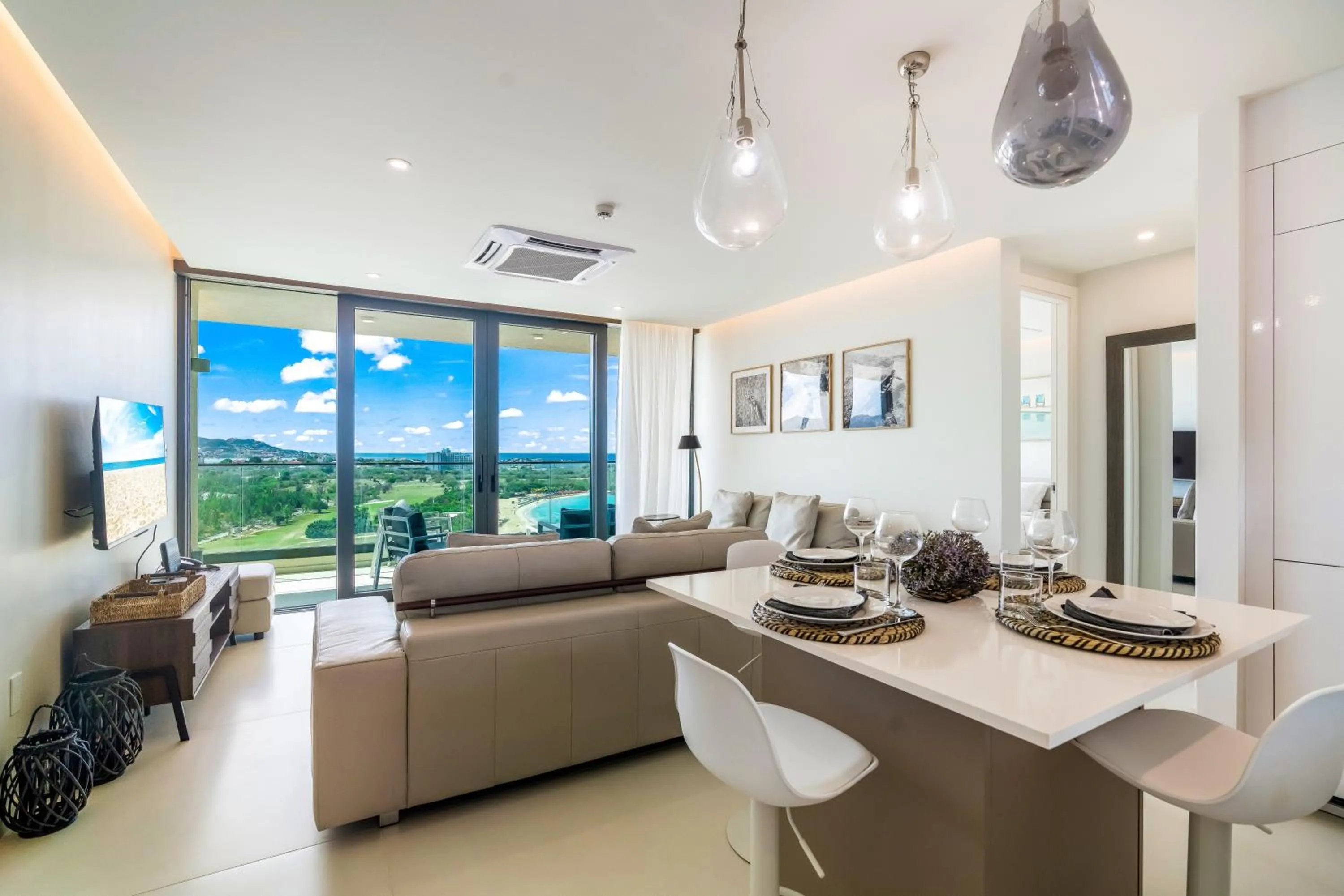 TV and multimedia in Fourteen at Mullet Bay