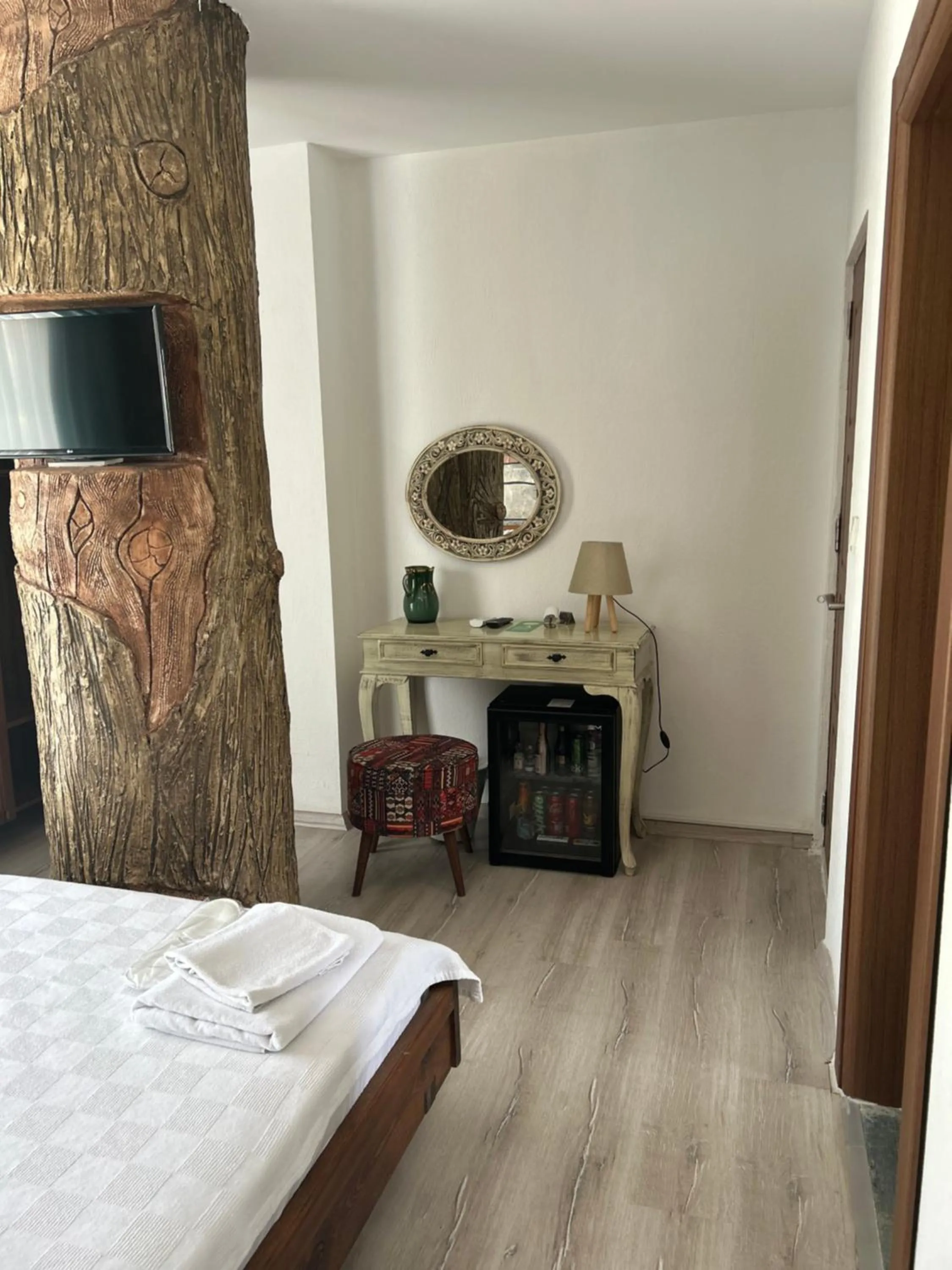 Photo of the whole room, Bed in Pupa Alaçatı Butik Otel