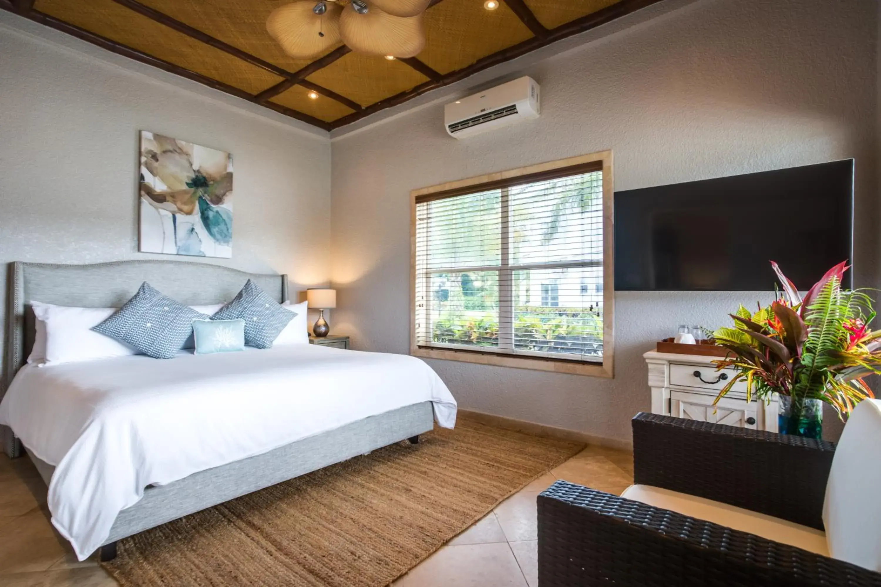 3 Bedroom Suite with 1 Queen and 2 King Beds High Floor Beach Front in The Placencia 3 Bedroom Suite with 1 Queen and 2 King Beds High Floor Beach Front in The Placencia