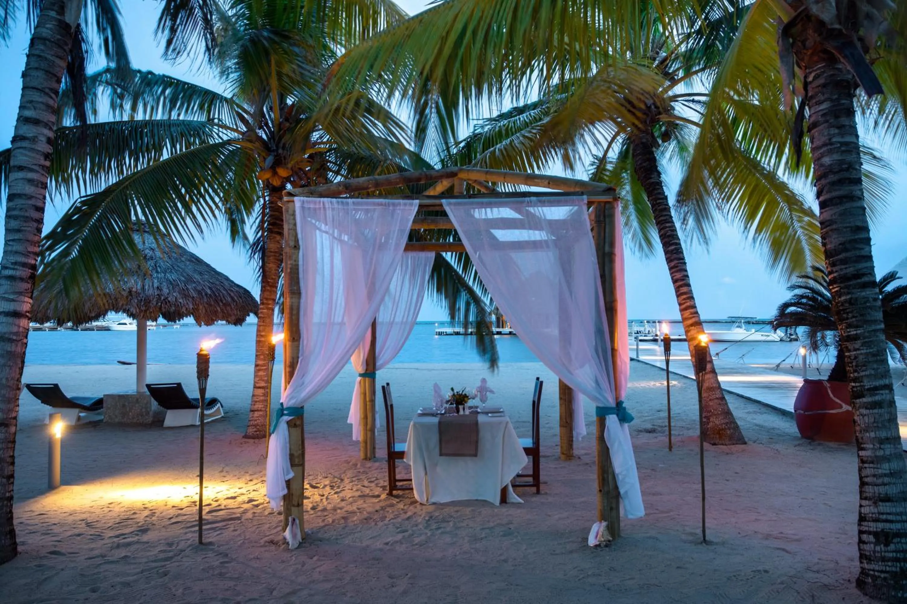 Restaurant/places to eat in Placencia Resort